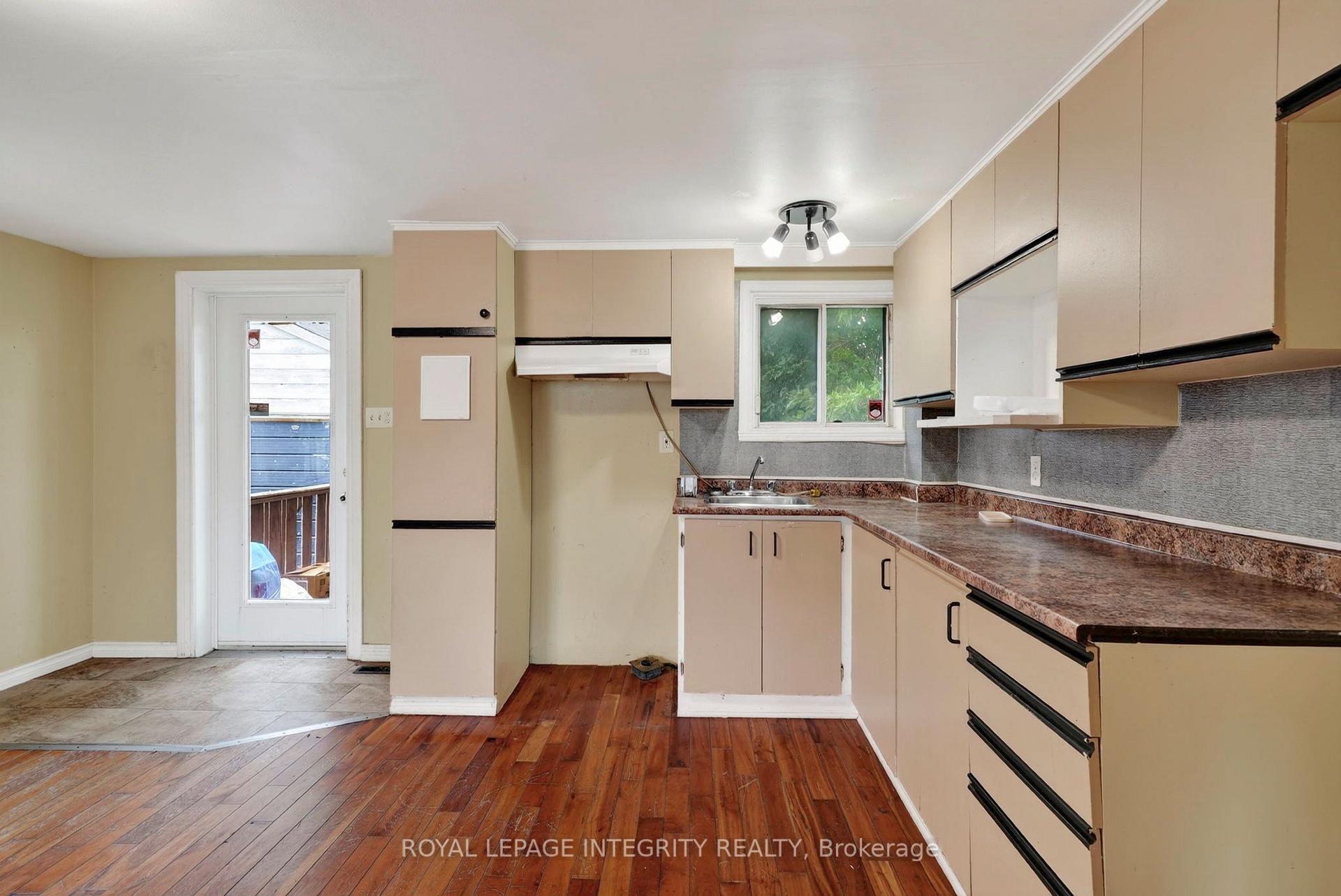 Photo 9 of 836 Marlborough Street N, Cornwall, Cornwall — HOMEH