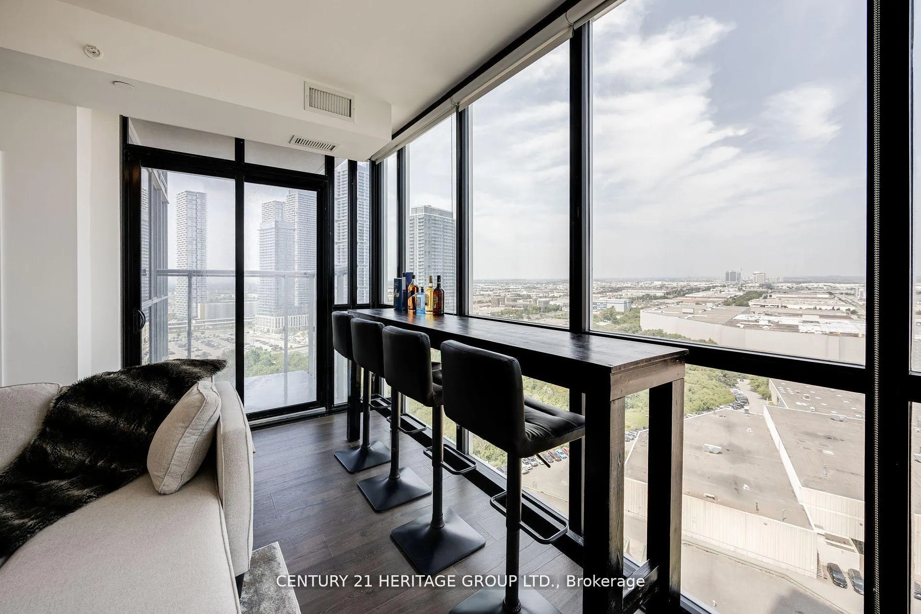 Photo 7 of Unit 1807, 2916 Highway 7, Vaughan, Concord — HOMEH