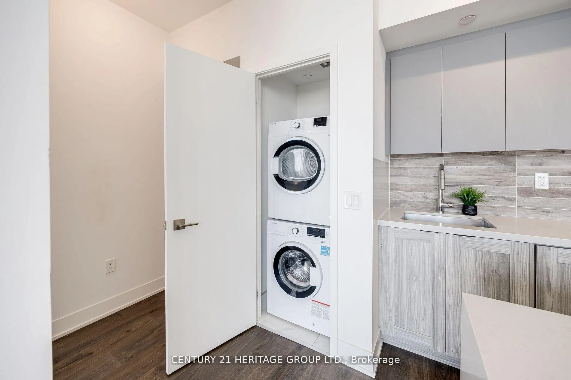 Photo 22 of Unit 1807, 2916 Highway 7, Vaughan, Concord — HOMEH