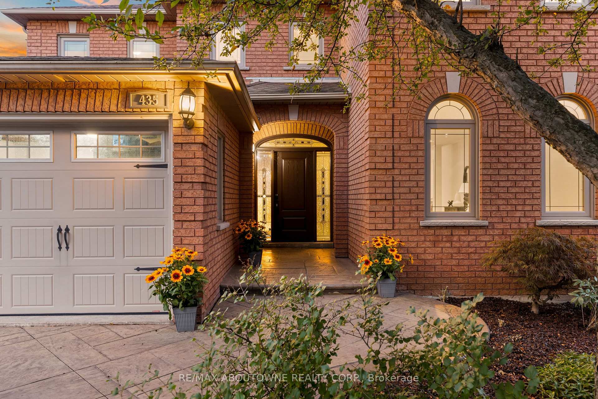 Photo 2 of 435 March Crescent, Oakville, River Oaks — HOMEH