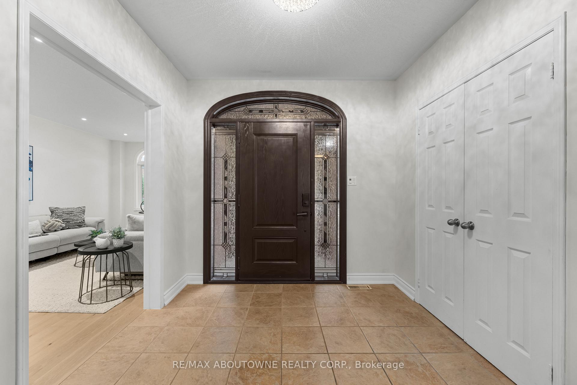 Photo 3 of 435 March Crescent, Oakville, River Oaks — HOMEH