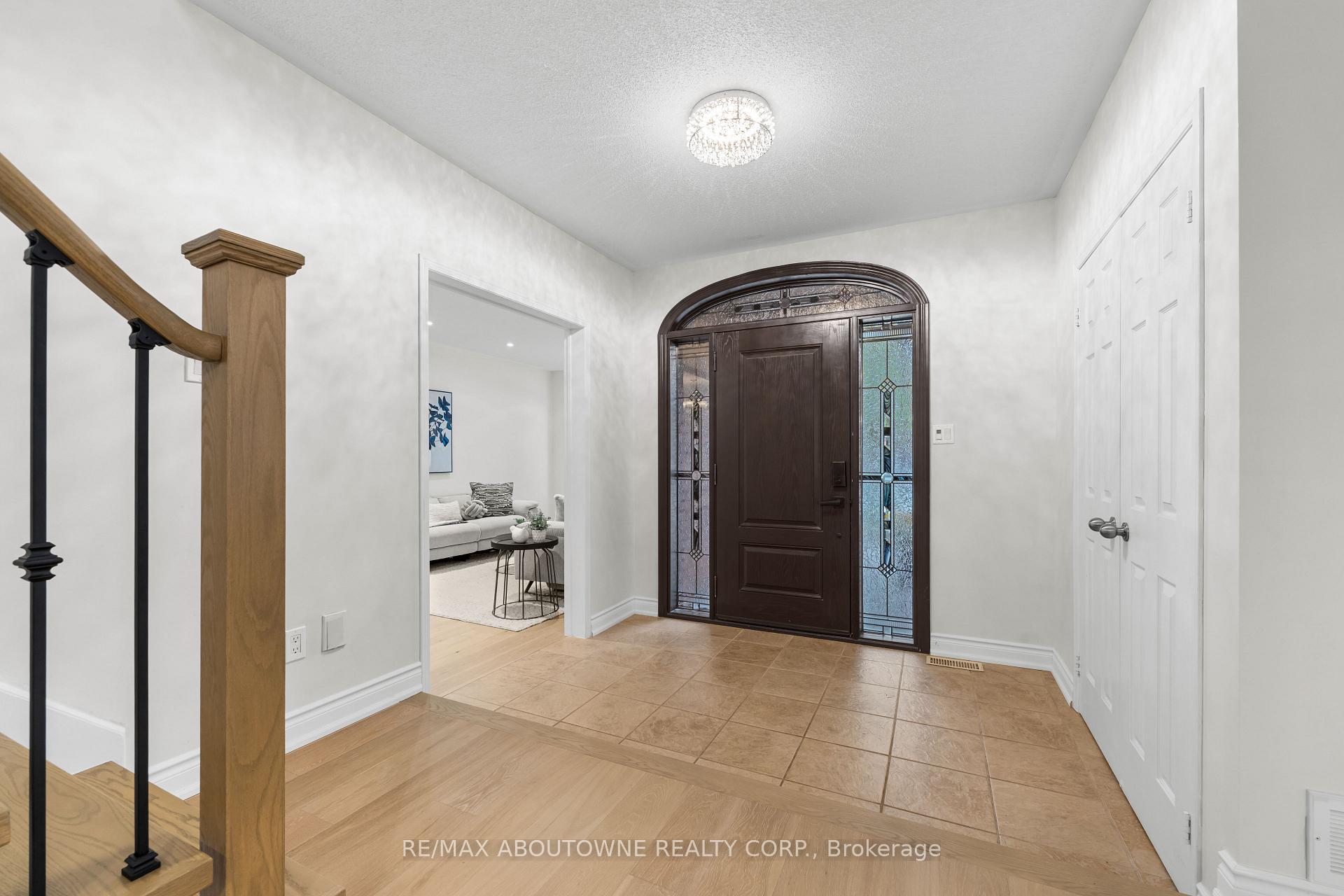 Photo 4 of 435 March Crescent, Oakville, River Oaks — HOMEH