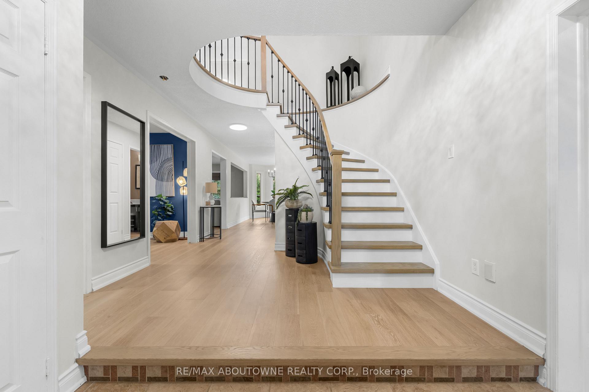 Photo 5 of 435 March Crescent, Oakville, River Oaks — HOMEH