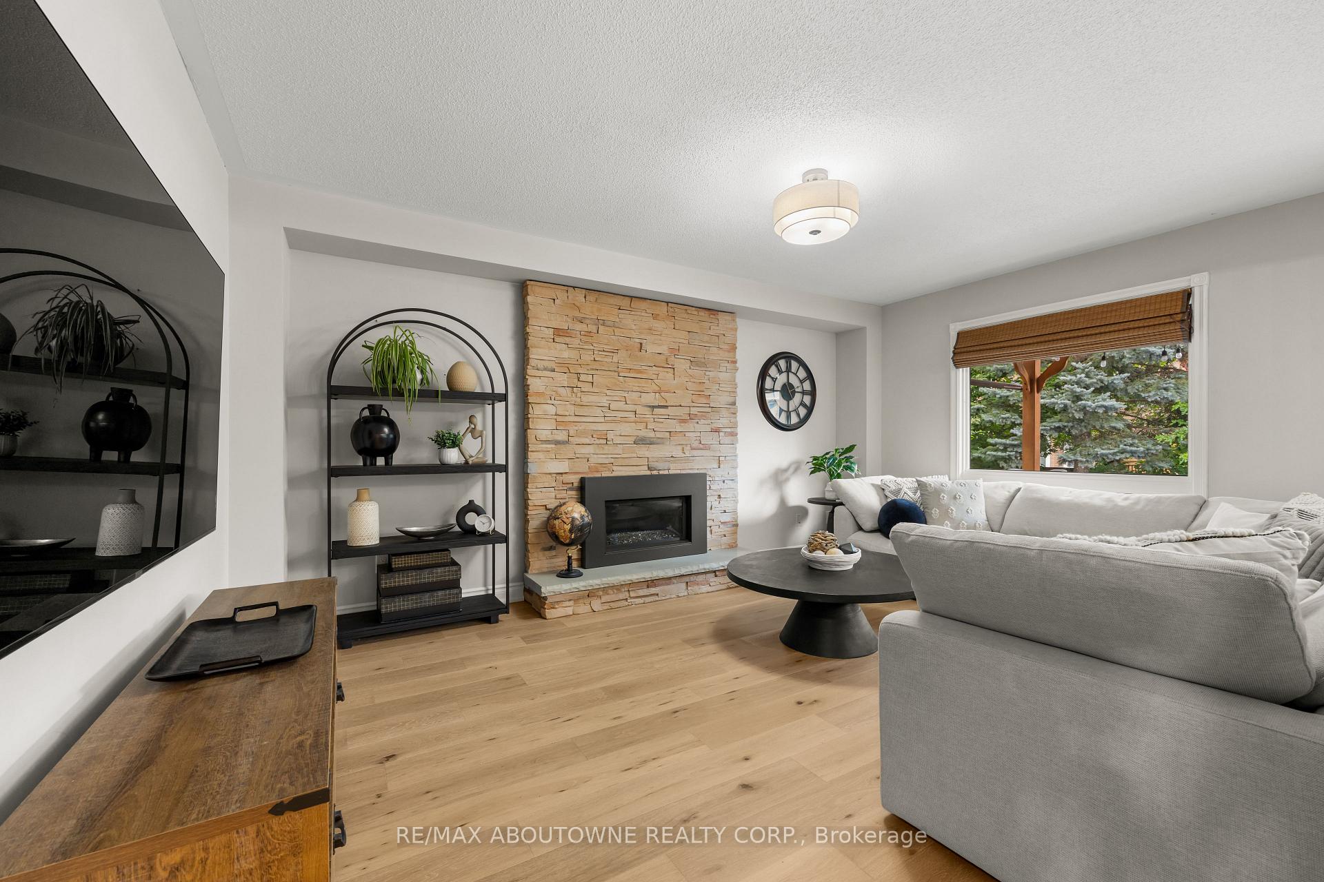 Photo 10 of 435 March Crescent, Oakville, River Oaks — HOMEH