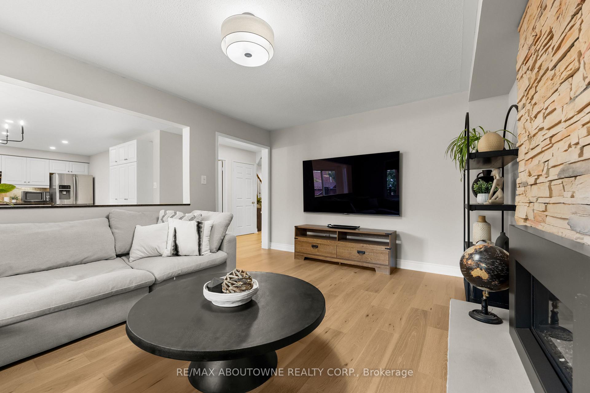 Photo 11 of 435 March Crescent, Oakville, River Oaks — HOMEH