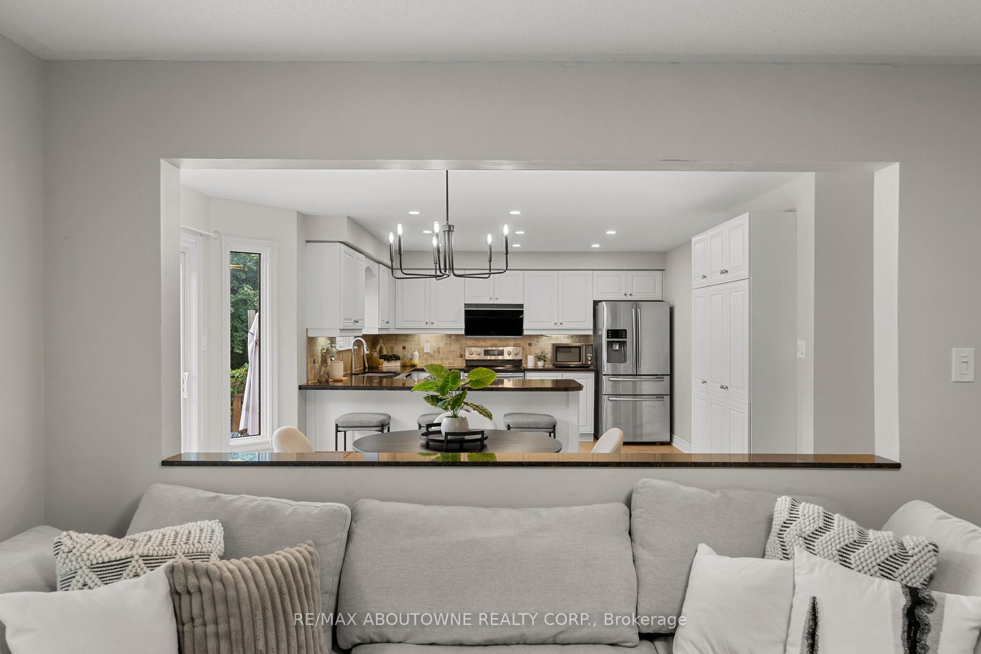 Photo 12 of 435 March Crescent, Oakville, River Oaks — HOMEH