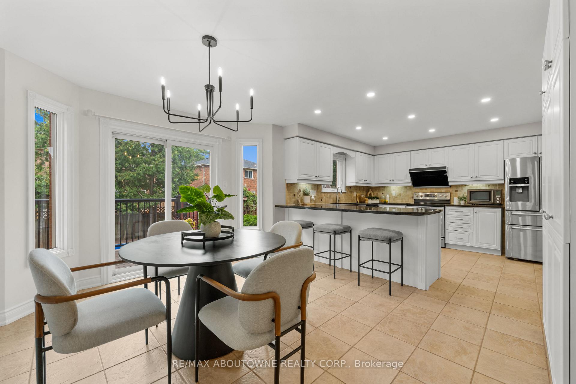 Photo 13 of 435 March Crescent, Oakville, River Oaks — HOMEH