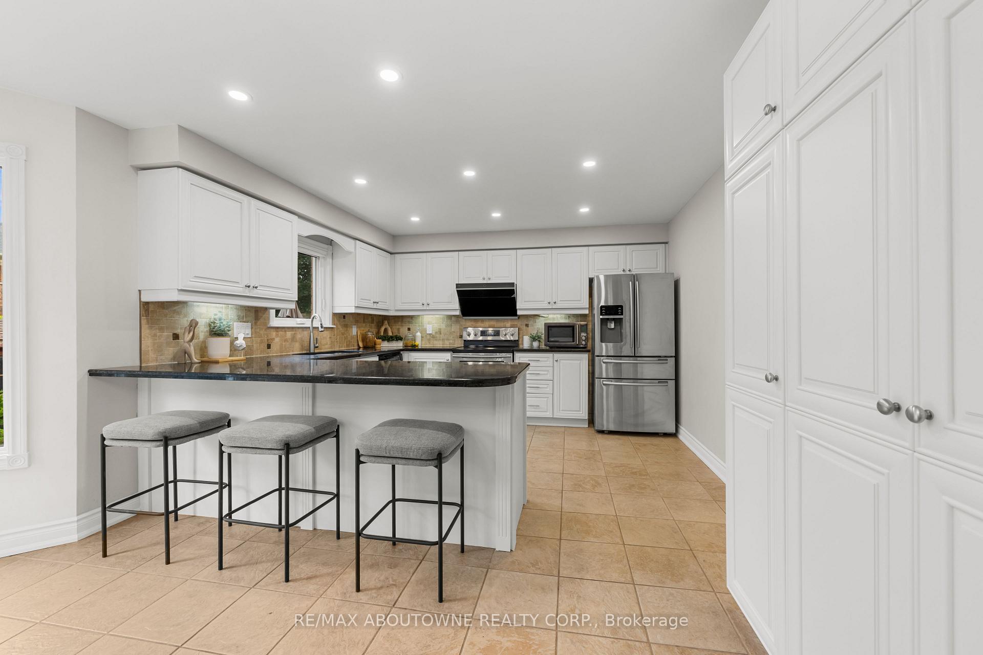 Photo 15 of 435 March Crescent, Oakville, River Oaks — HOMEH
