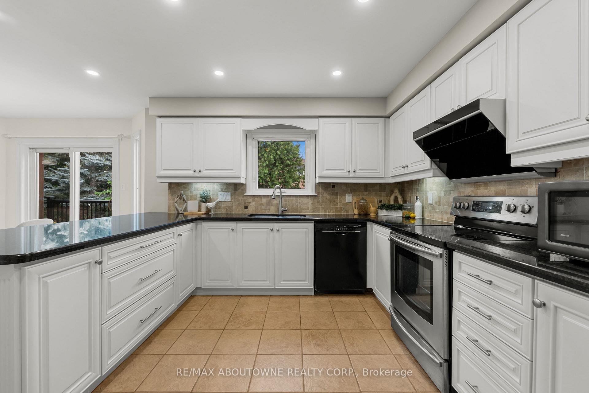 Photo 16 of 435 March Crescent, Oakville, River Oaks — HOMEH