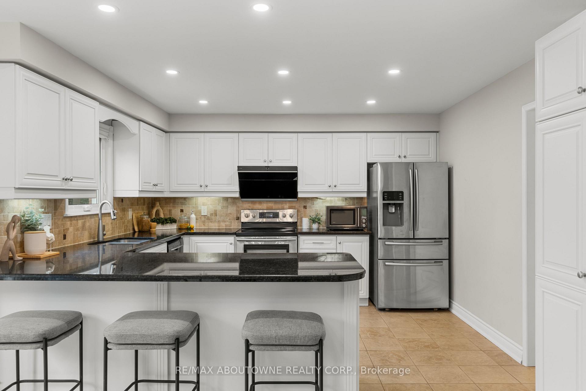Photo 17 of 435 March Crescent, Oakville, River Oaks — HOMEH
