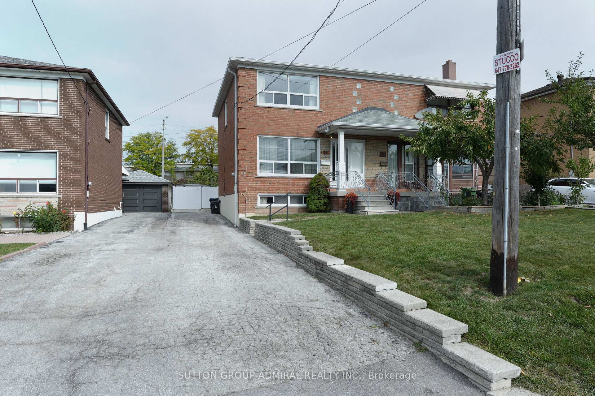 Photo 2 of 14 Thurrock Road, North York, Glenfield-Jane Heights — HOMEH
