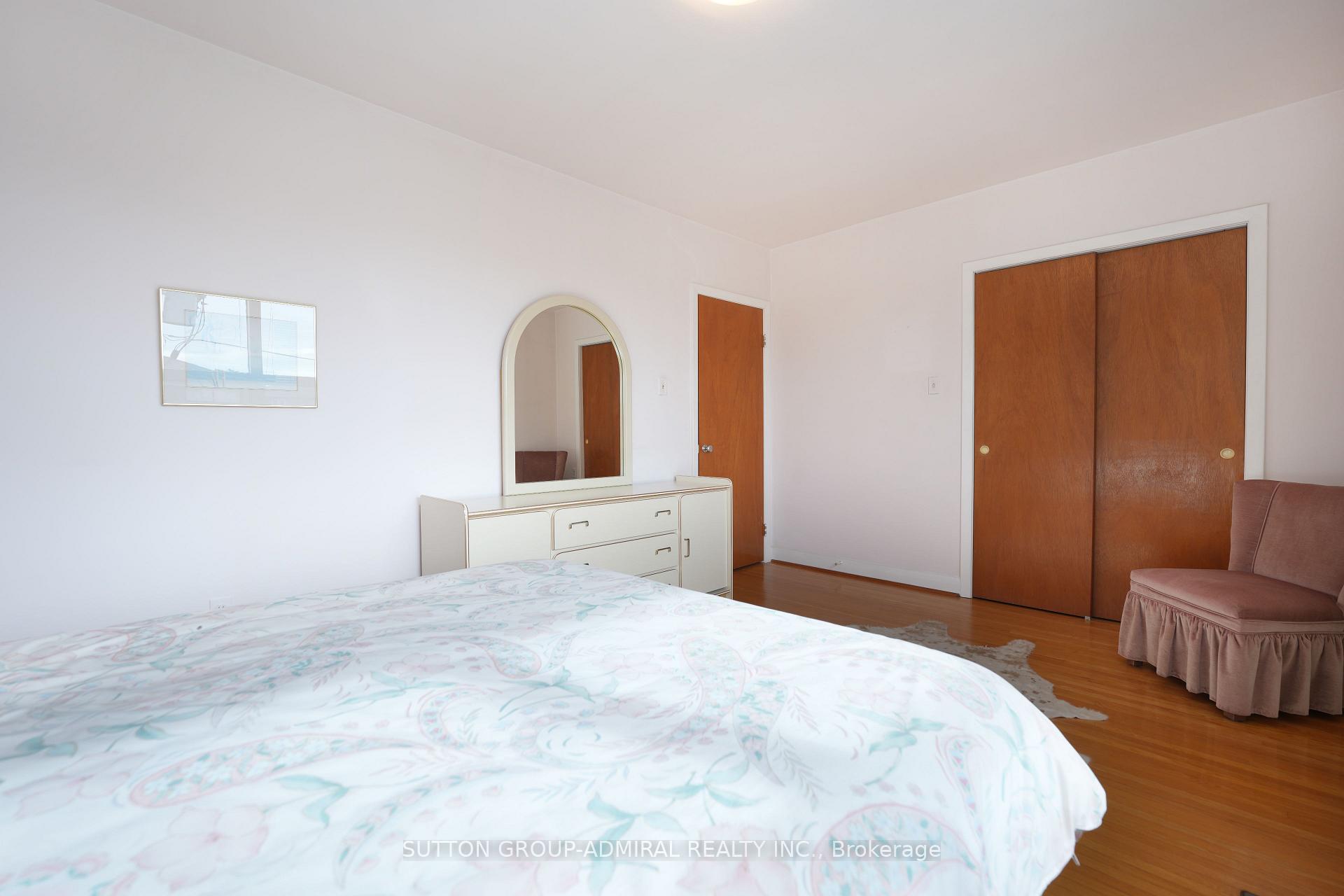 Photo 13 of 14 Thurrock Road, North York, Glenfield-Jane Heights — HOMEH