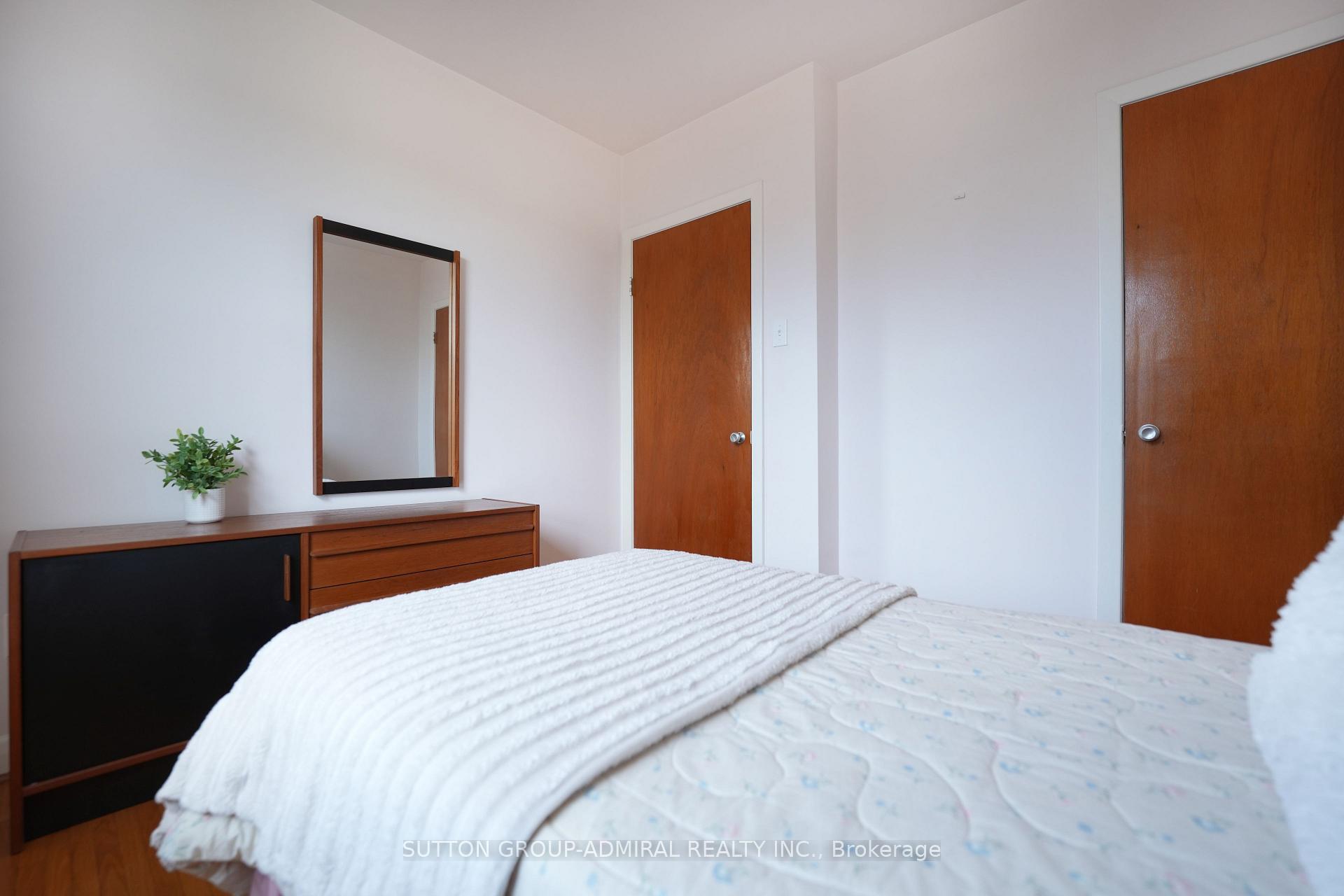 Photo 16 of 14 Thurrock Road, North York, Glenfield-Jane Heights — HOMEH