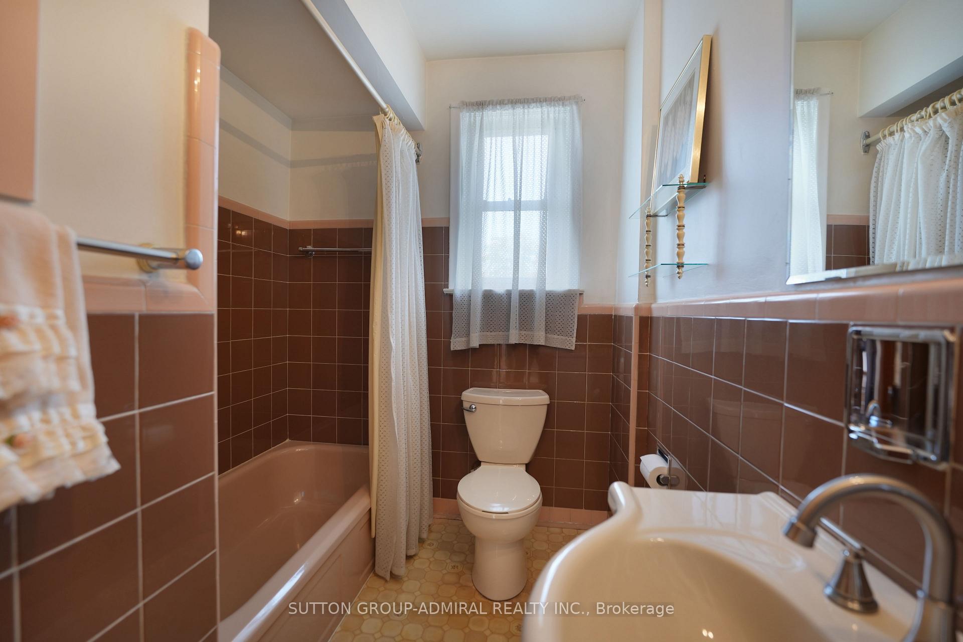 Photo 32 of 14 Thurrock Road, North York, Glenfield-Jane Heights — HOMEH