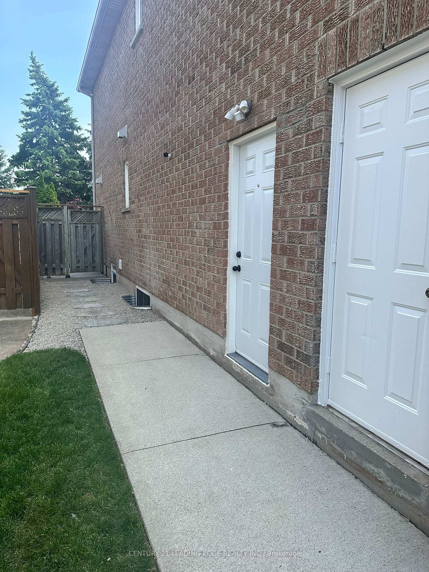 Photo 2 of 2026 Laurelcrest Place, Oakville, Westmount — HOMEH
