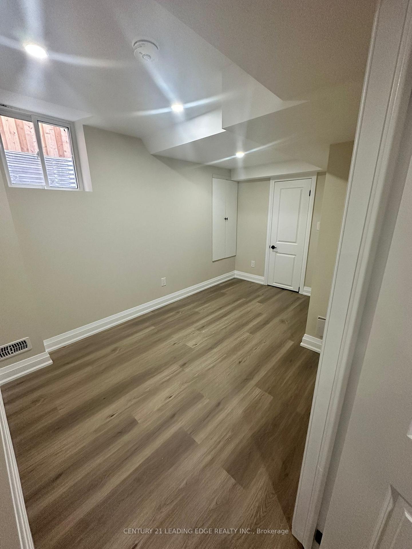Photo 4 of 2026 Laurelcrest Place, Oakville, Westmount — HOMEH