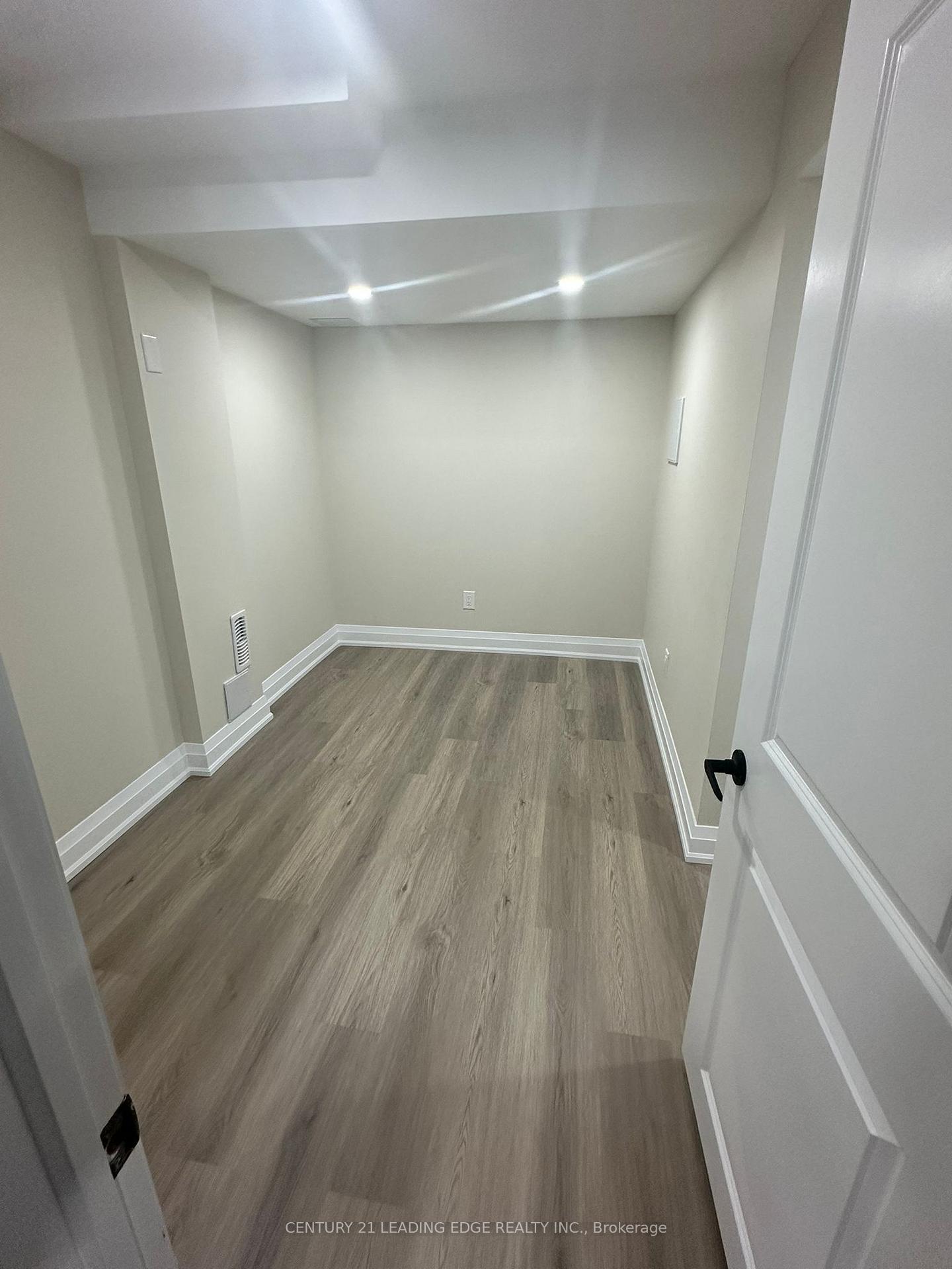Photo 6 of 2026 Laurelcrest Place, Oakville, Westmount — HOMEH