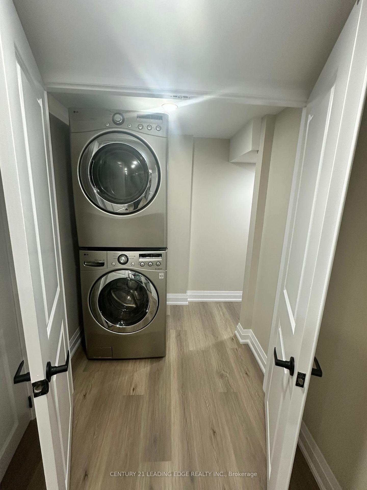 Photo 11 of 2026 Laurelcrest Place, Oakville, Westmount — HOMEH