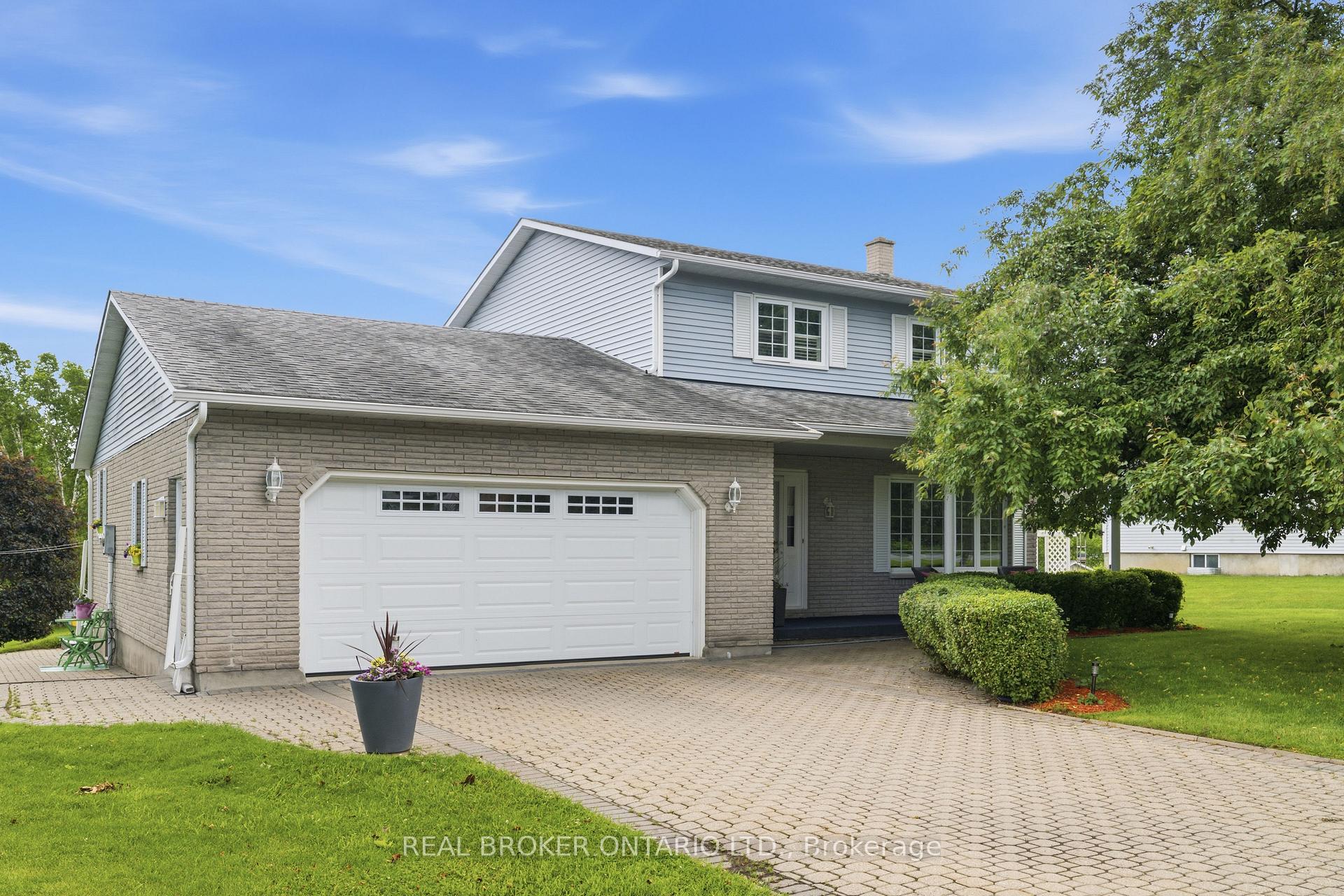 Photo 2 of 10532 Main Street, North Dundas, North Dundas (Mountain) Twp — HOMEH