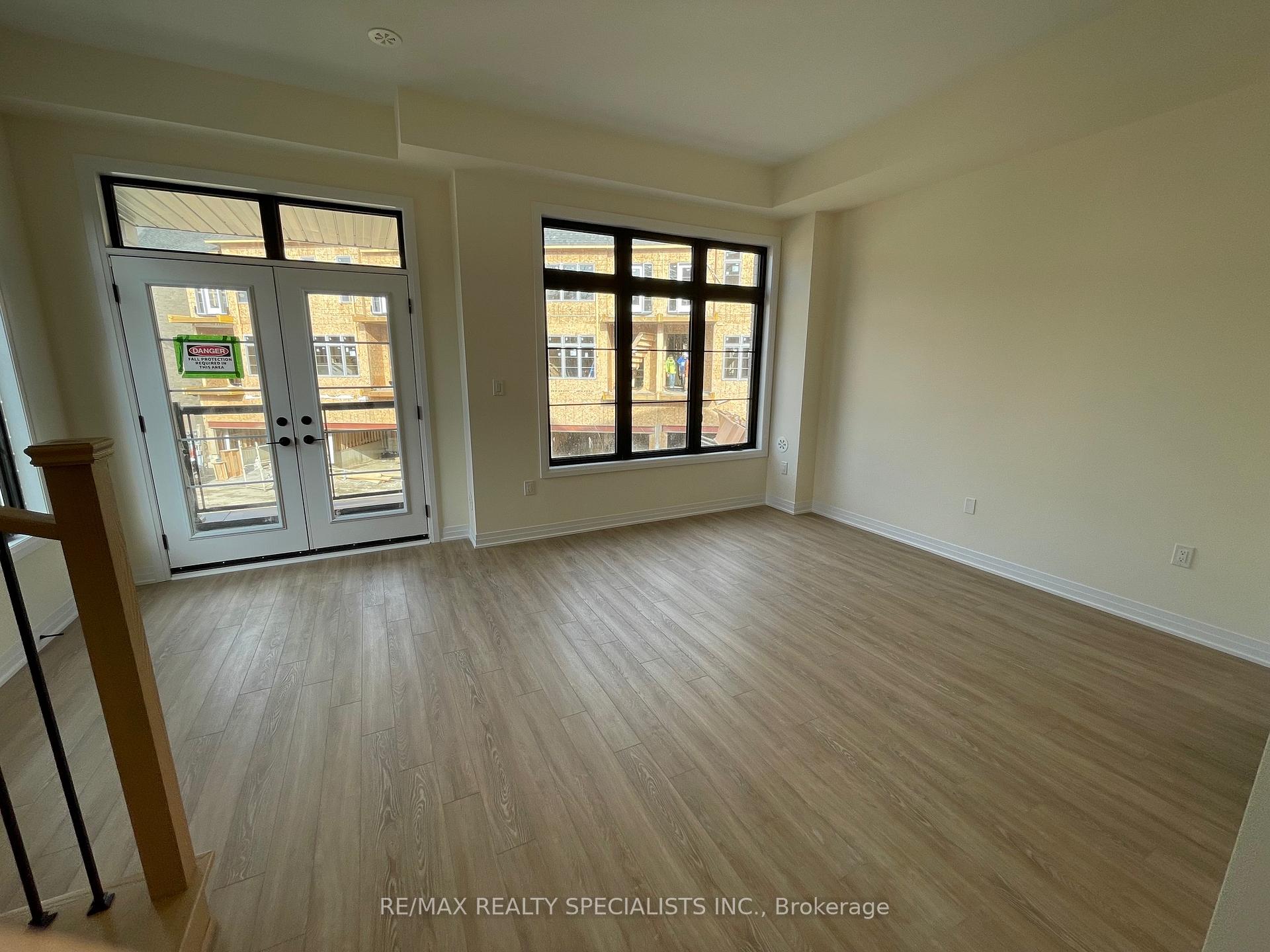 Photo 5 of 39 De La Roche Drive, Vaughan, Vellore Village — HOMEH