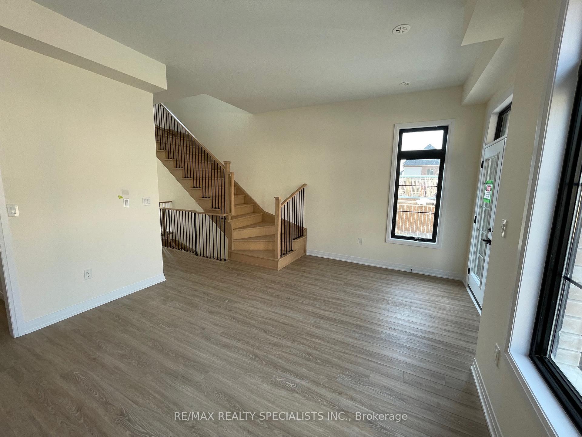 Photo 6 of 39 De La Roche Drive, Vaughan, Vellore Village — HOMEH