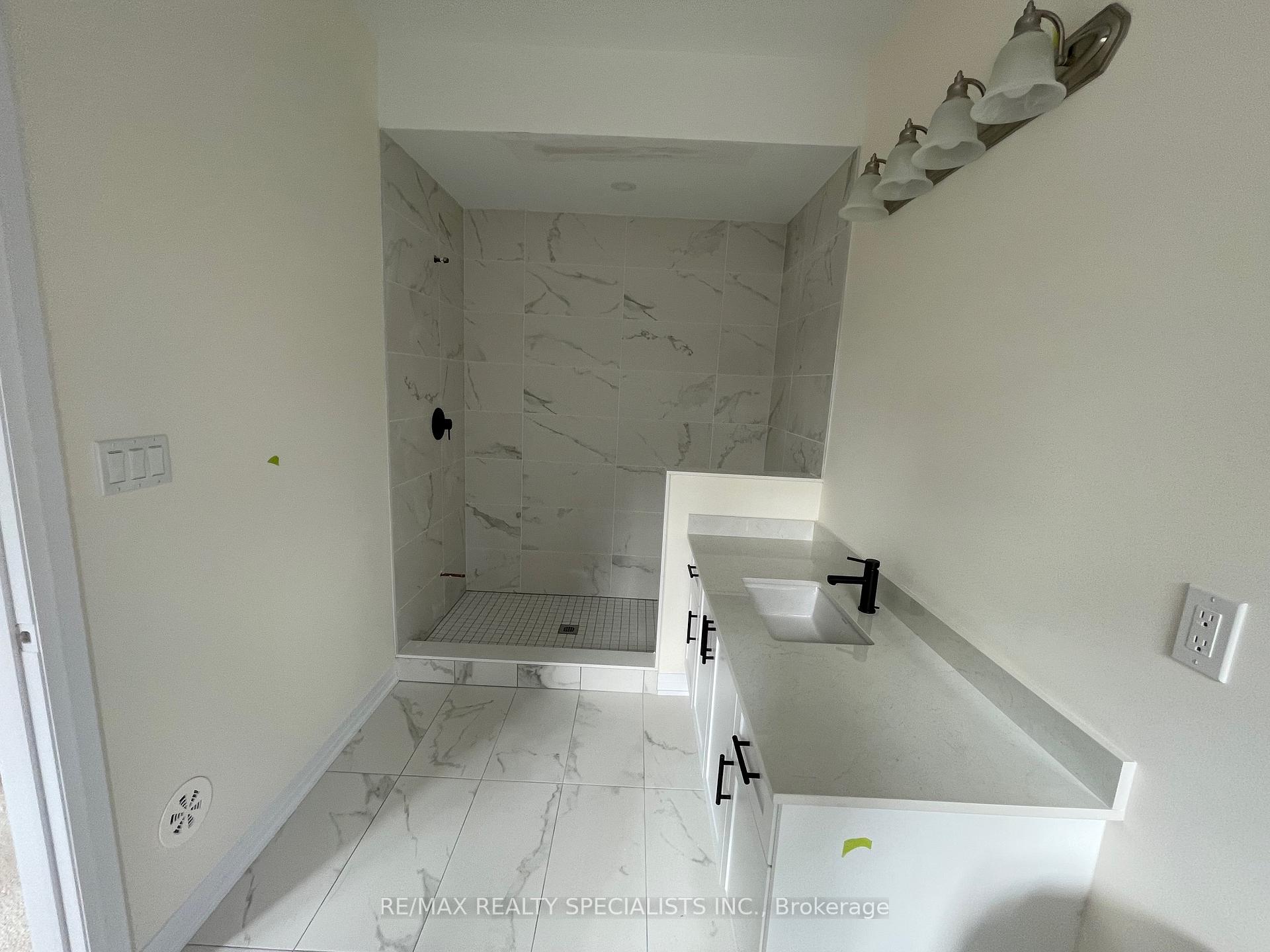 Photo 8 of 39 De La Roche Drive, Vaughan, Vellore Village — HOMEH
