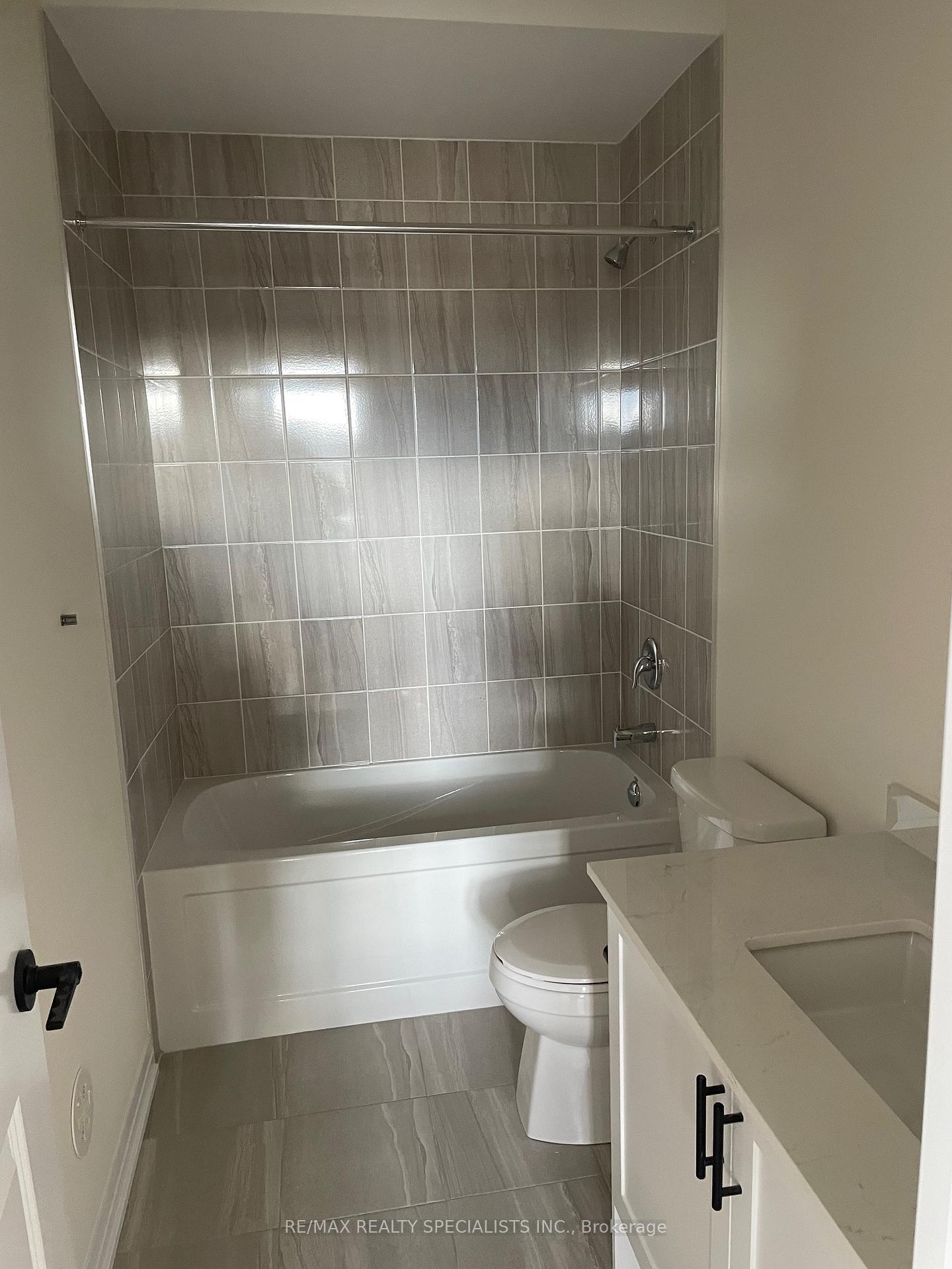 Photo 10 of 39 De La Roche Drive, Vaughan, Vellore Village — HOMEH