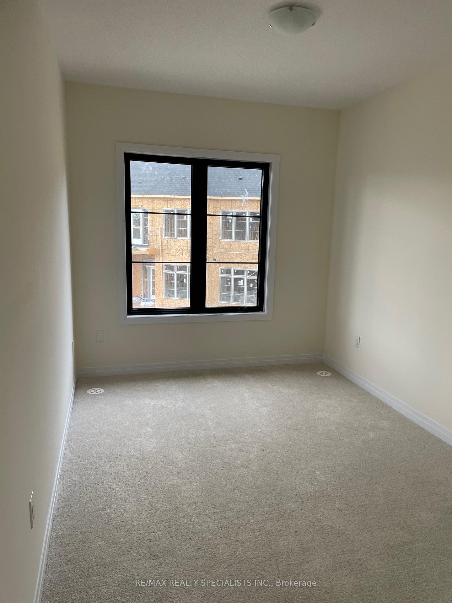 Photo 12 of 39 De La Roche Drive, Vaughan, Vellore Village — HOMEH