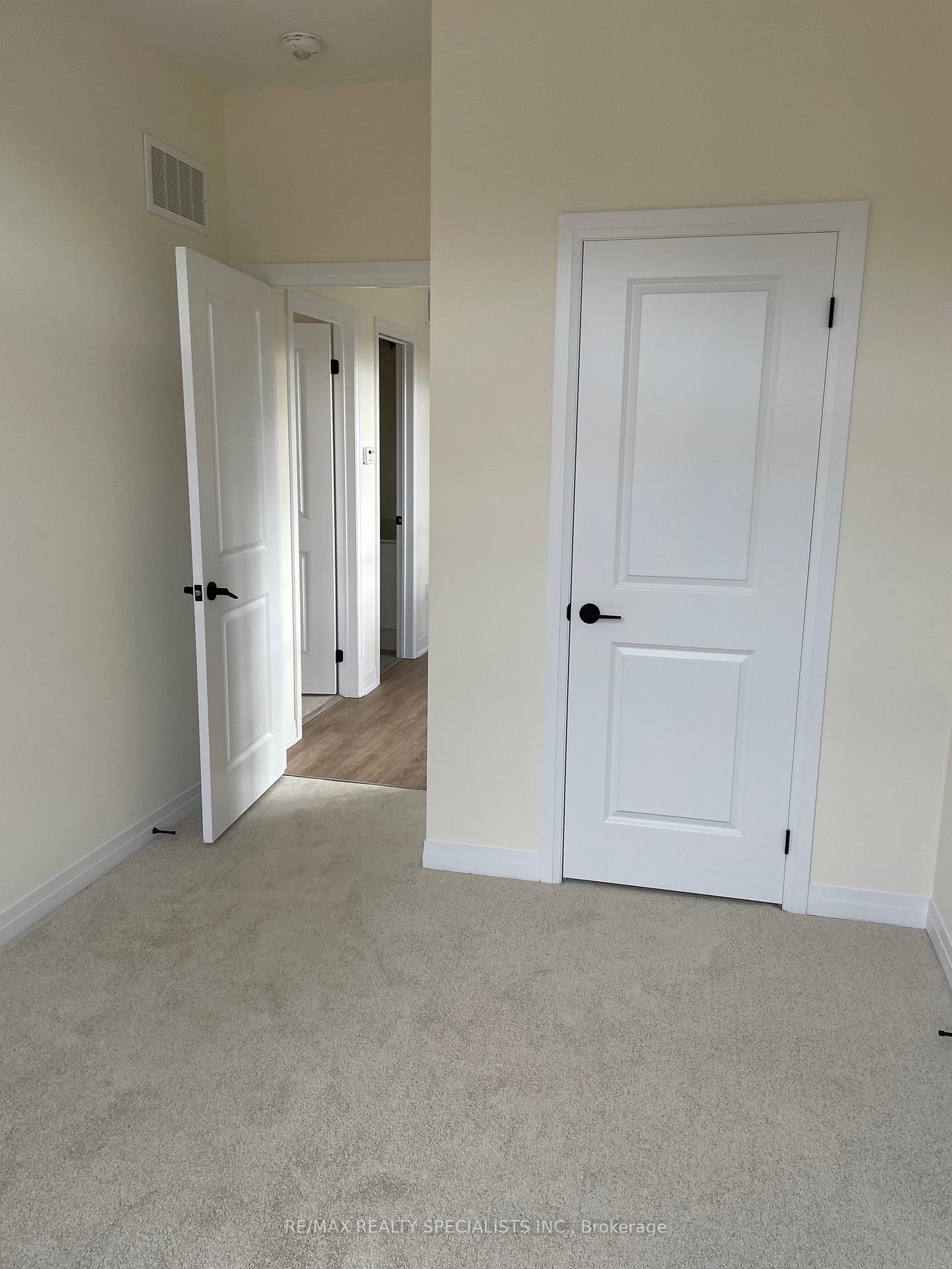 Photo 13 of 39 De La Roche Drive, Vaughan, Vellore Village — HOMEH