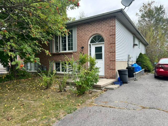 Photo 3 of 272 Owens Crescent, Kingston, East Gardiners Rd — HOMEH