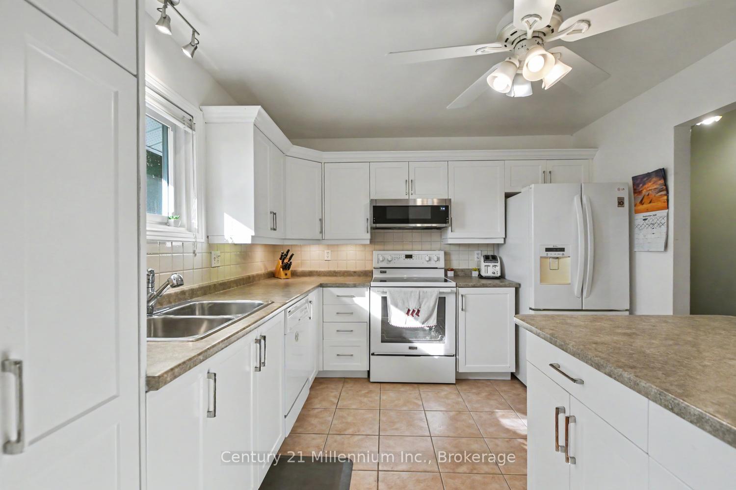 Photo 4 of 18 Dillon Drive, Collingwood — HOMEH