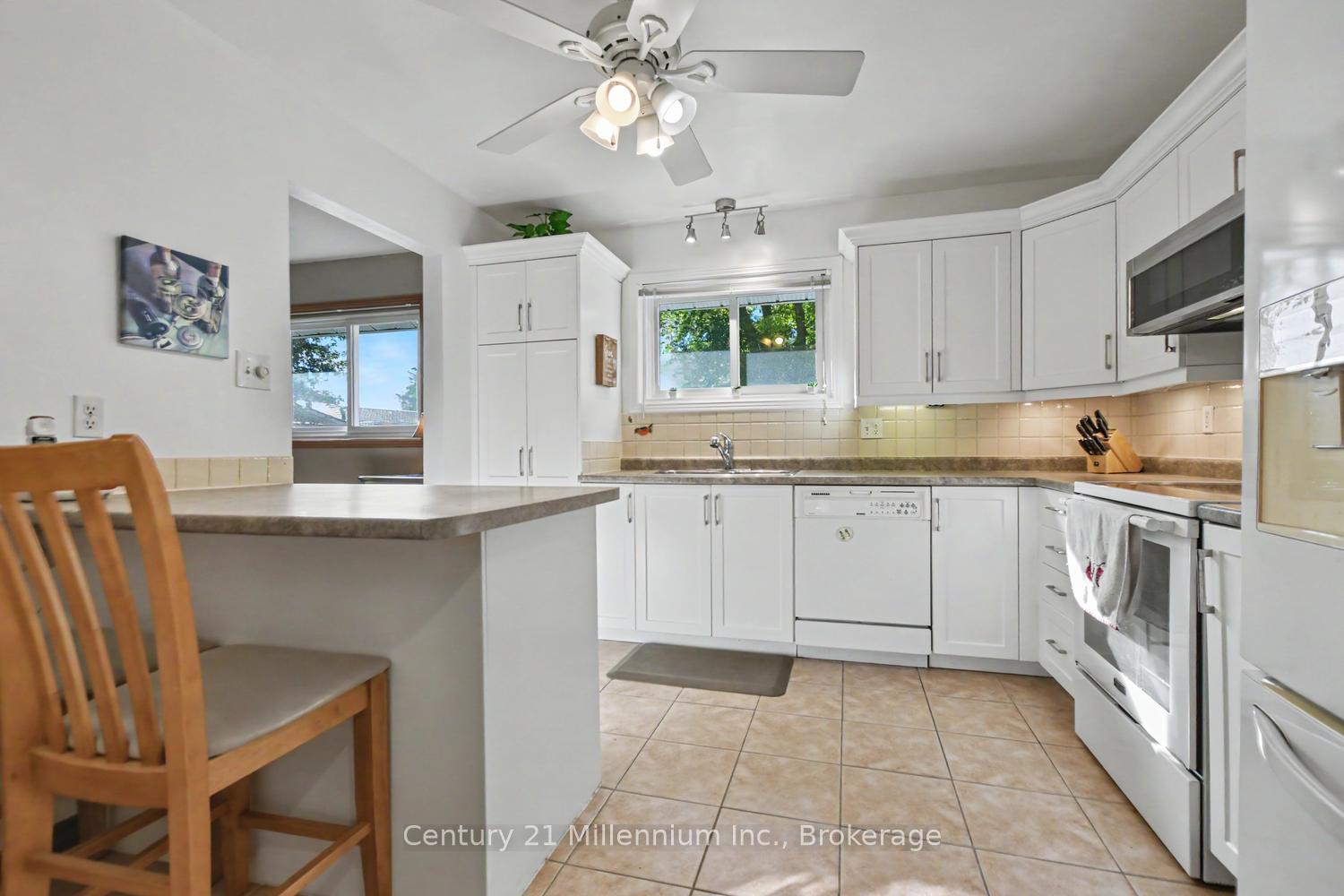 Photo 5 of 18 Dillon Drive, Collingwood — HOMEH