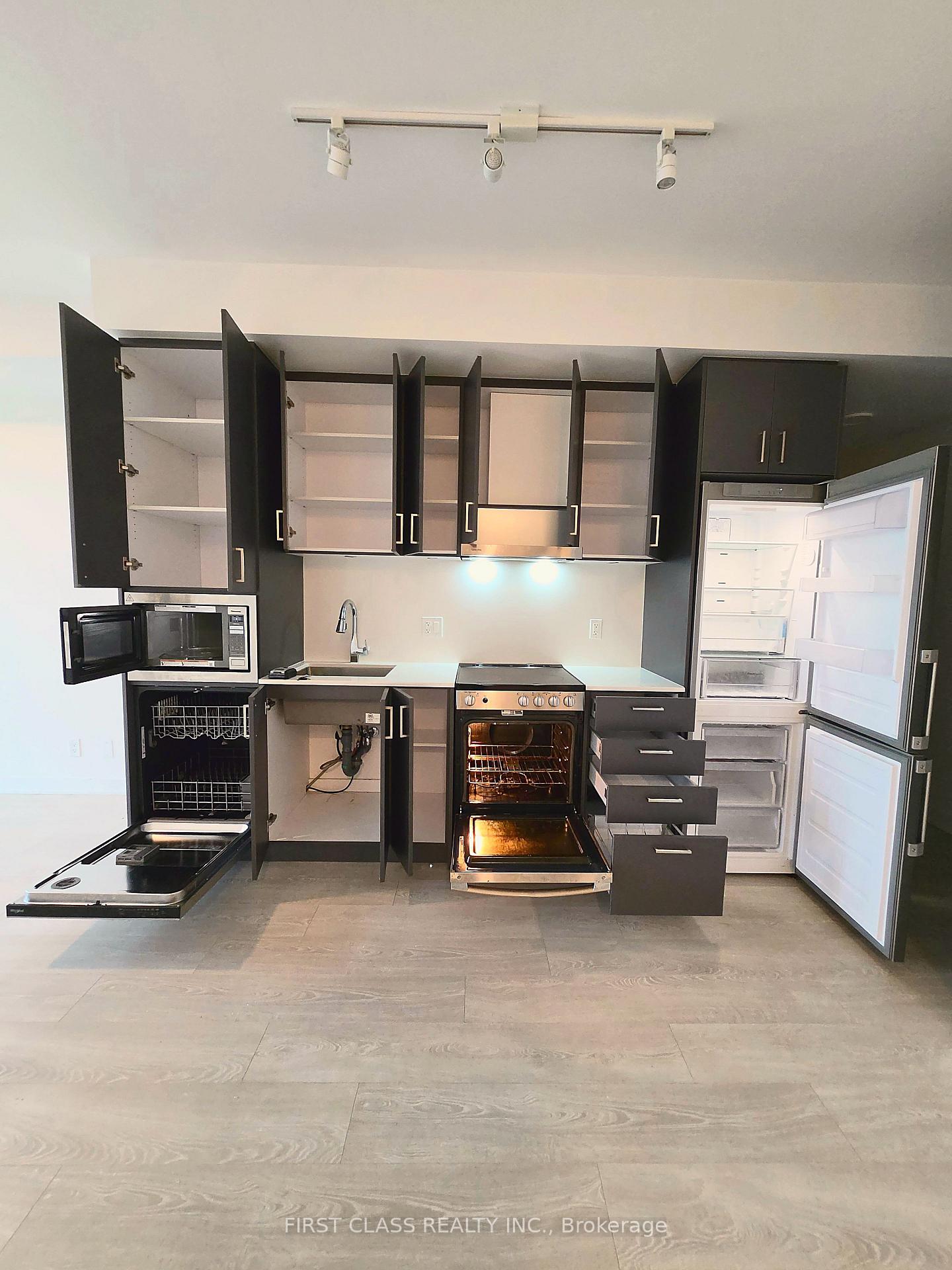 Photo 7 of Unit A1606, 30 Upper Mall Way, Vaughan, Brownridge — HOMEH