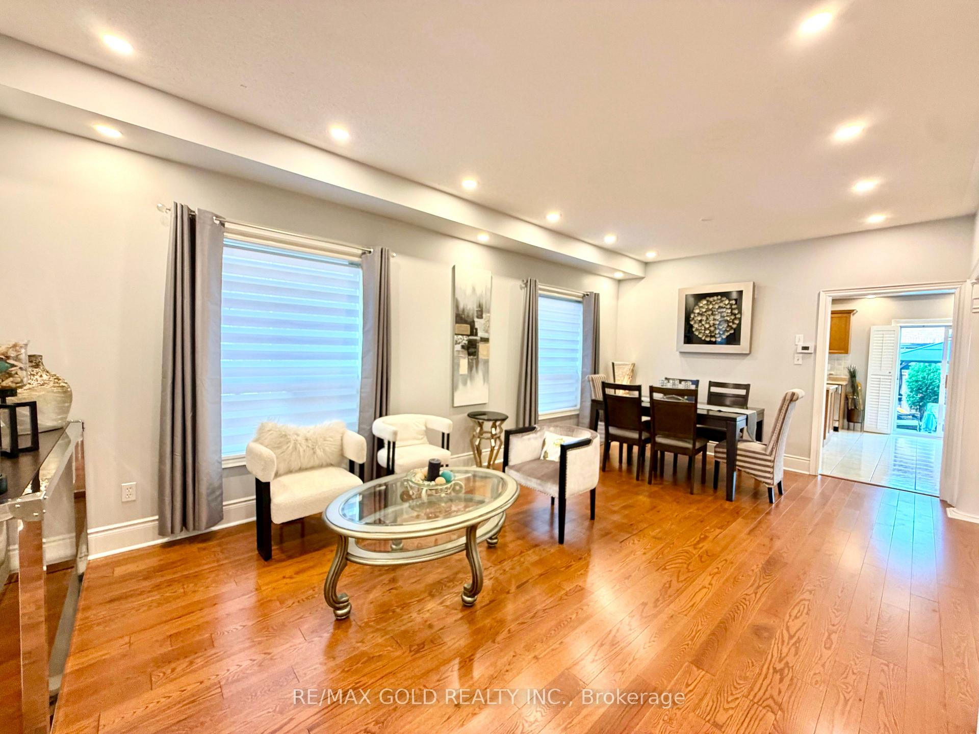 Photo 4 of 15 Newark Way, Brampton, Fletcher's Meadow — HOMEH