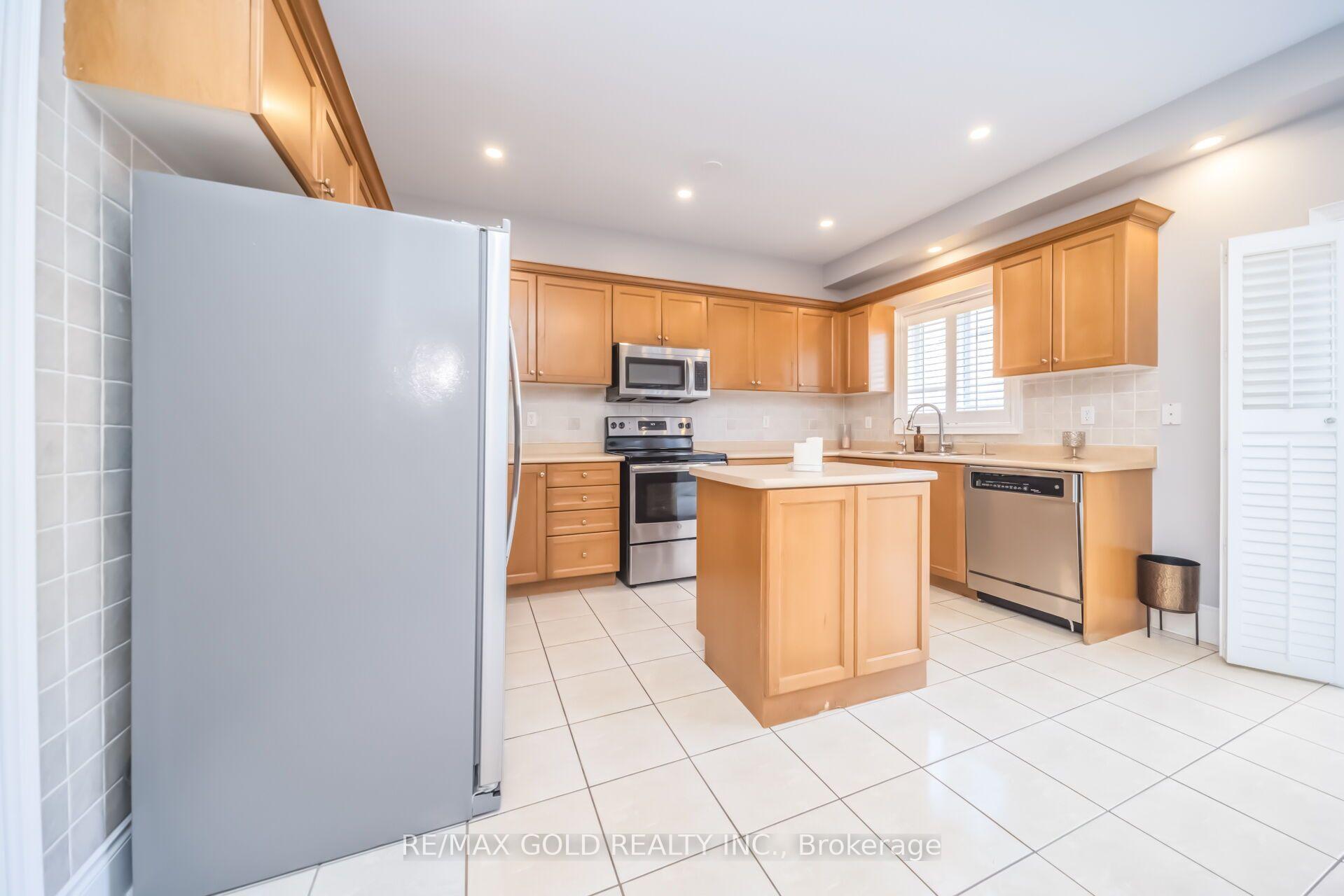 Photo 8 of 15 Newark Way, Brampton, Fletcher's Meadow — HOMEH