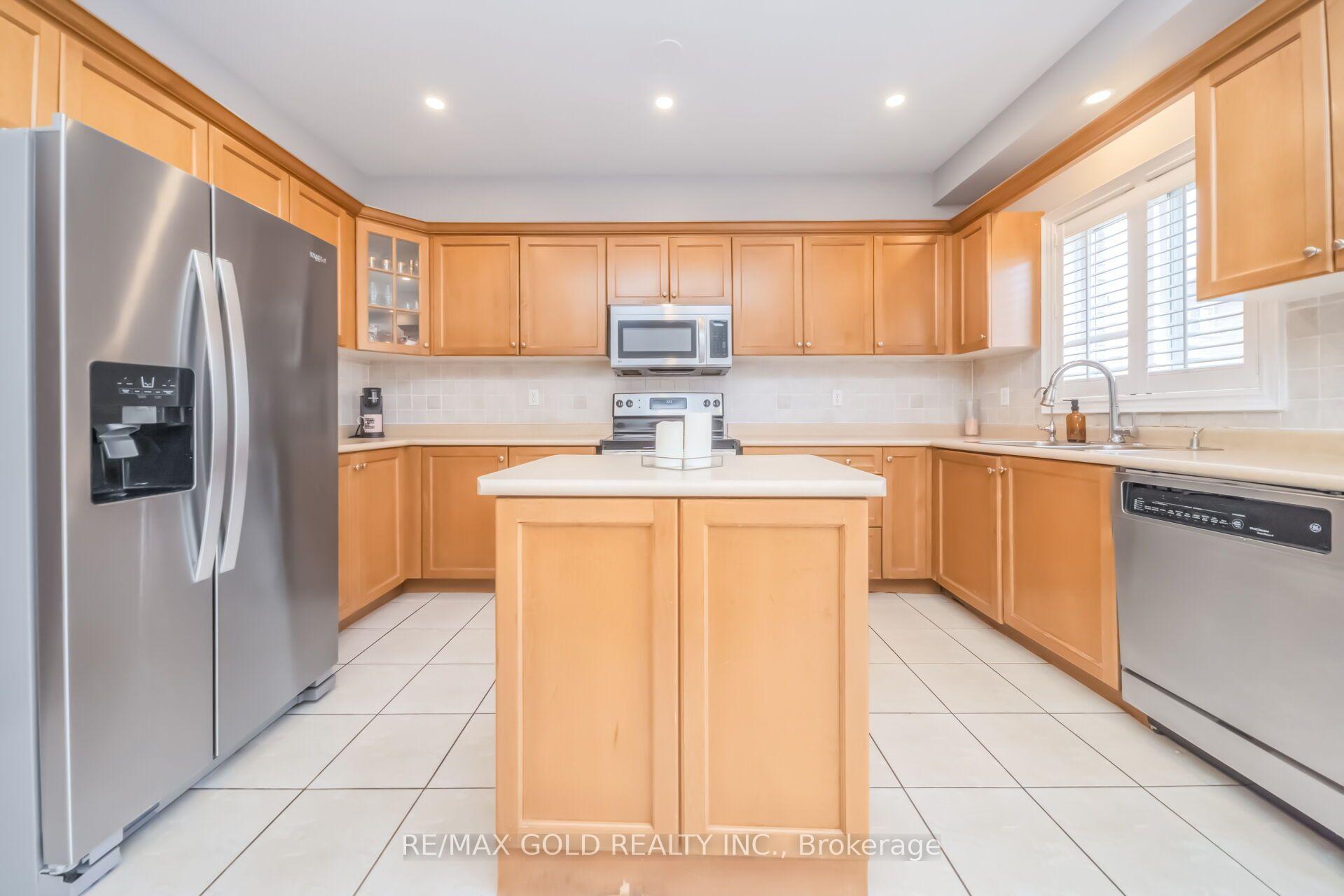 Photo 9 of 15 Newark Way, Brampton, Fletcher's Meadow — HOMEH