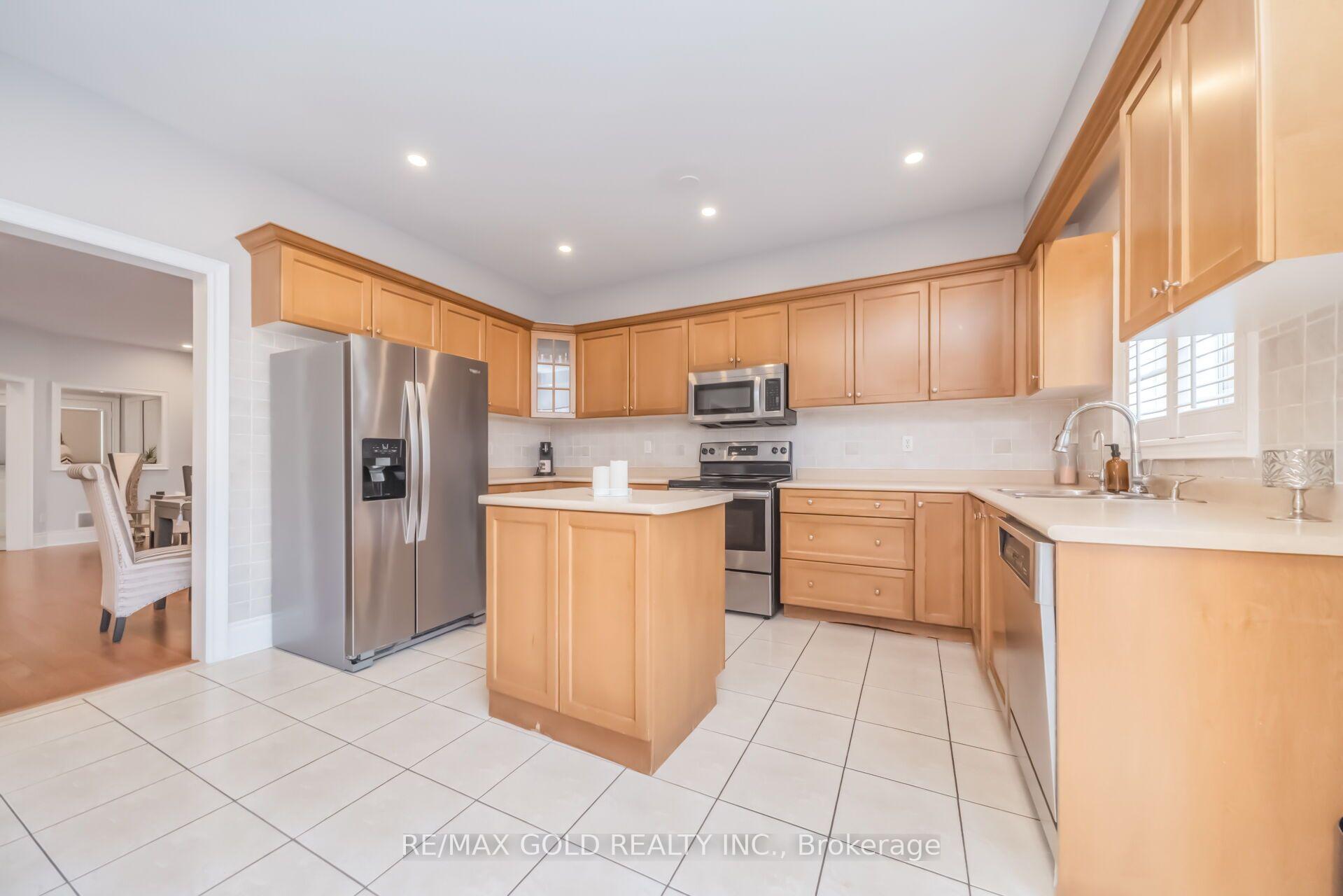 Photo 10 of 15 Newark Way, Brampton, Fletcher's Meadow — HOMEH