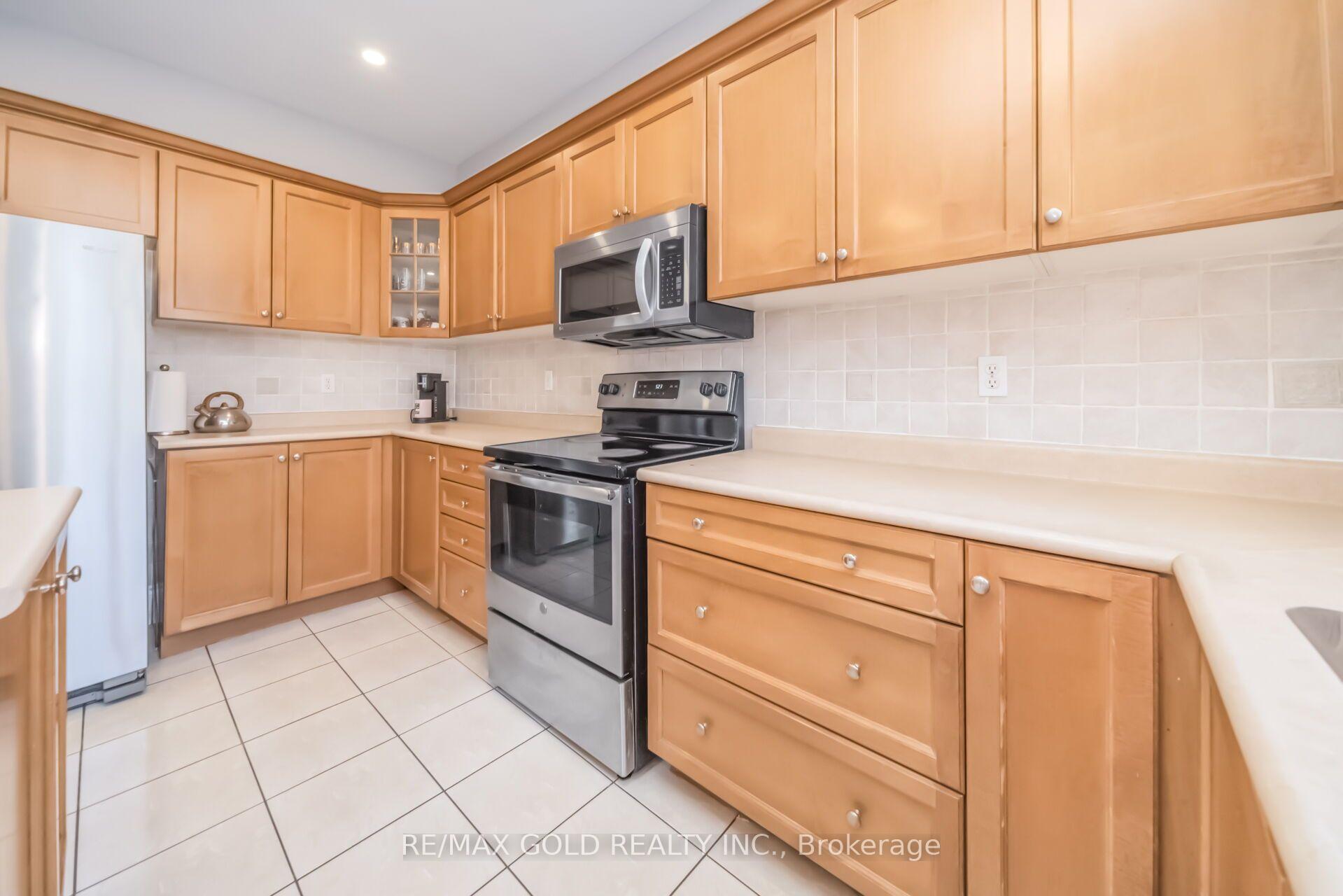 Photo 11 of 15 Newark Way, Brampton, Fletcher's Meadow — HOMEH