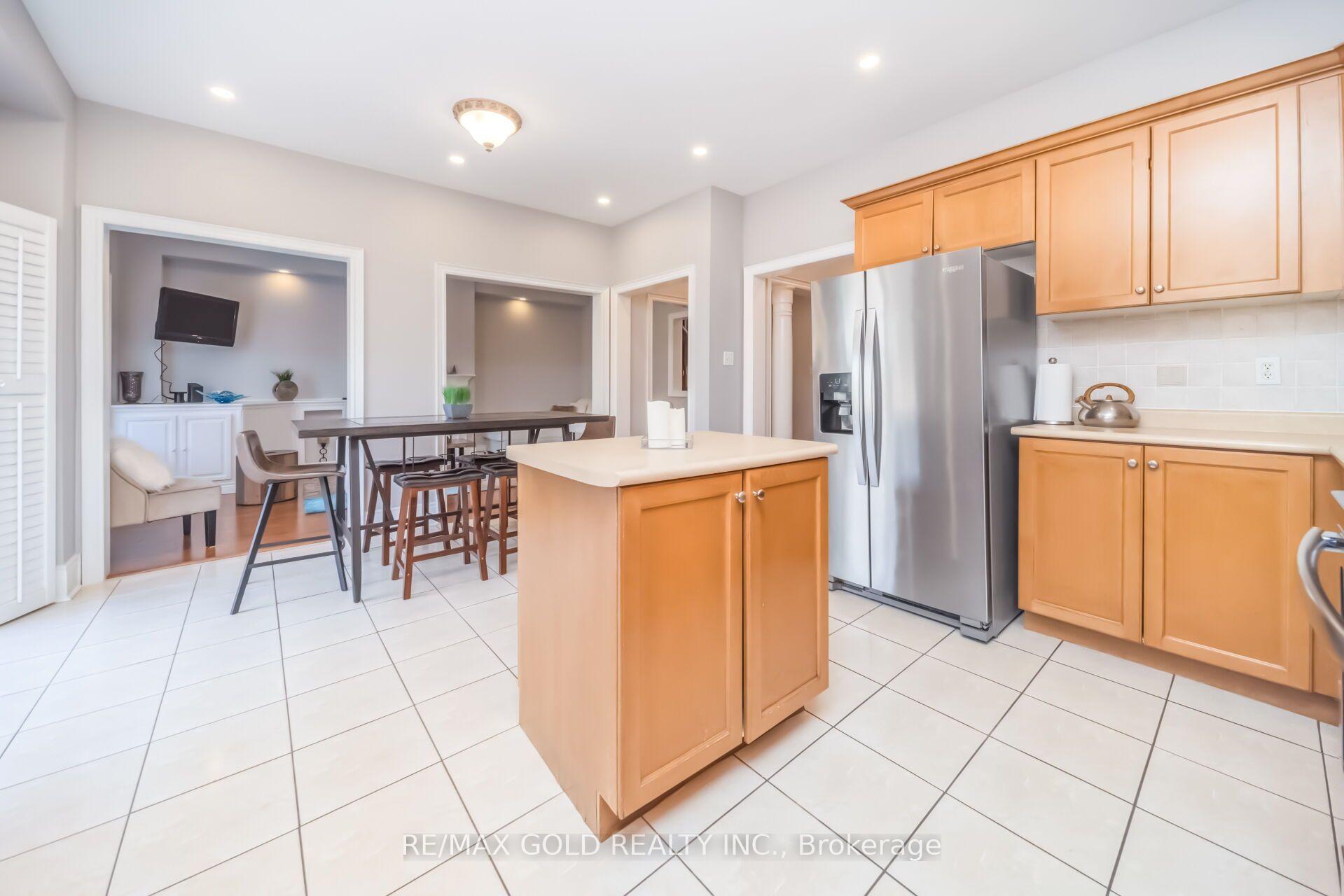 Photo 12 of 15 Newark Way, Brampton, Fletcher's Meadow — HOMEH