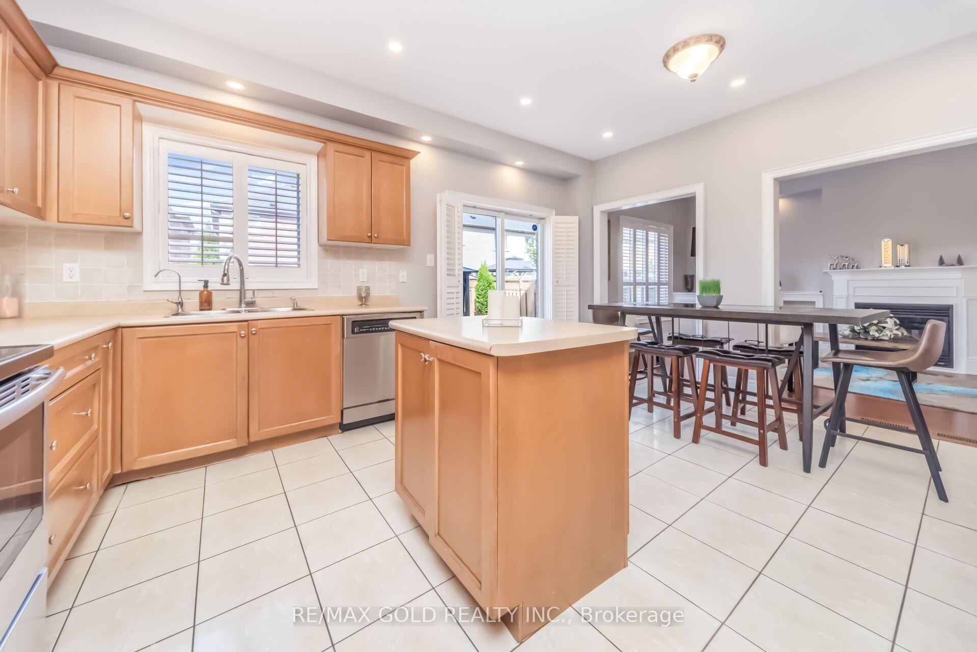 Photo 13 of 15 Newark Way, Brampton, Fletcher's Meadow — HOMEH
