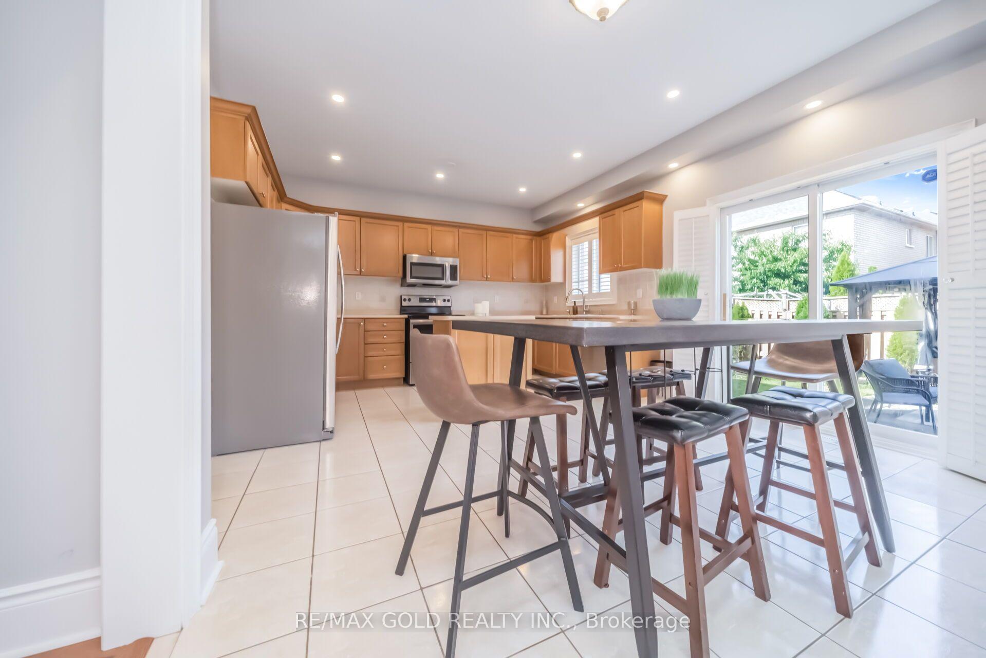 Photo 14 of 15 Newark Way, Brampton, Fletcher's Meadow — HOMEH