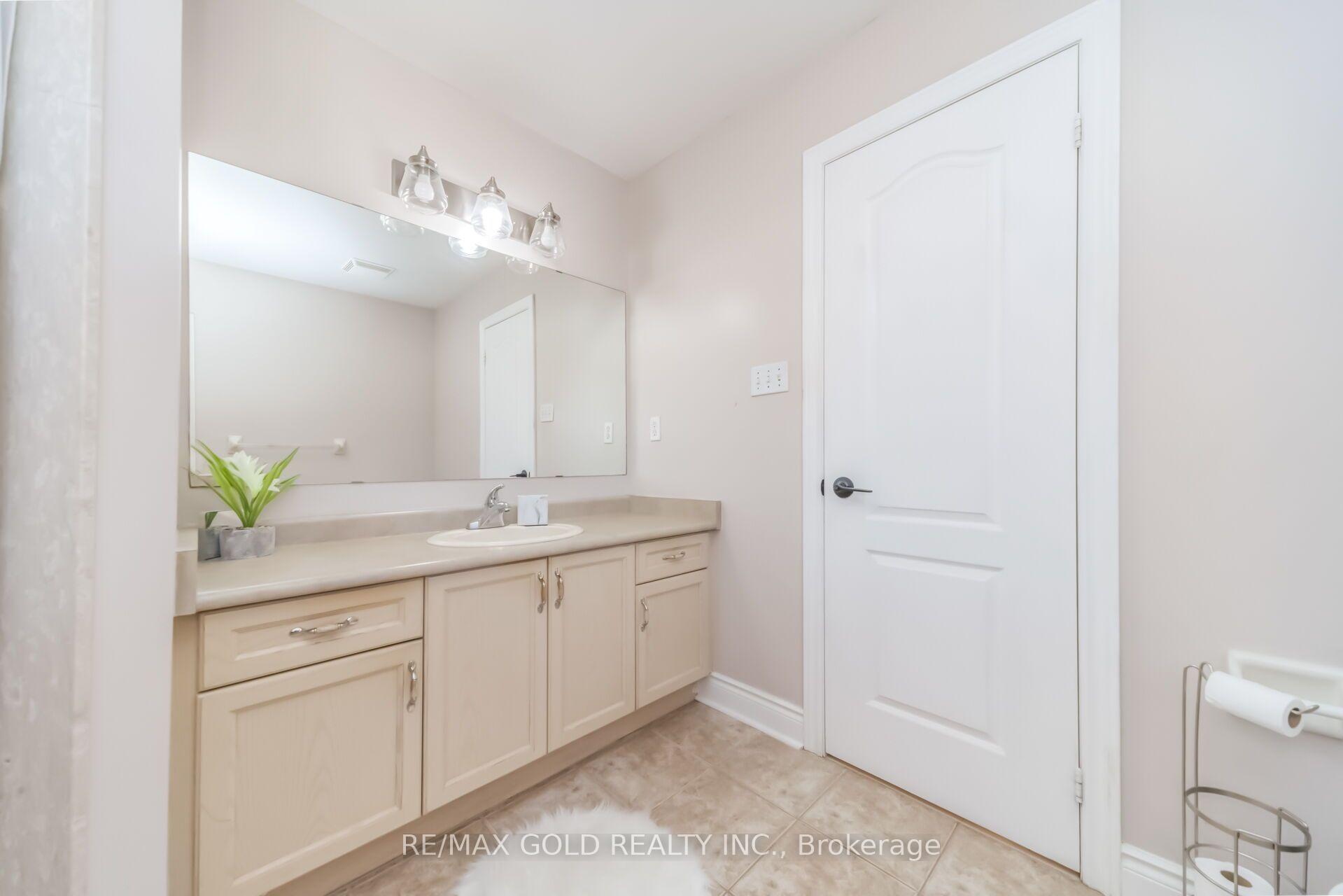 Photo 19 of 15 Newark Way, Brampton, Fletcher's Meadow — HOMEH