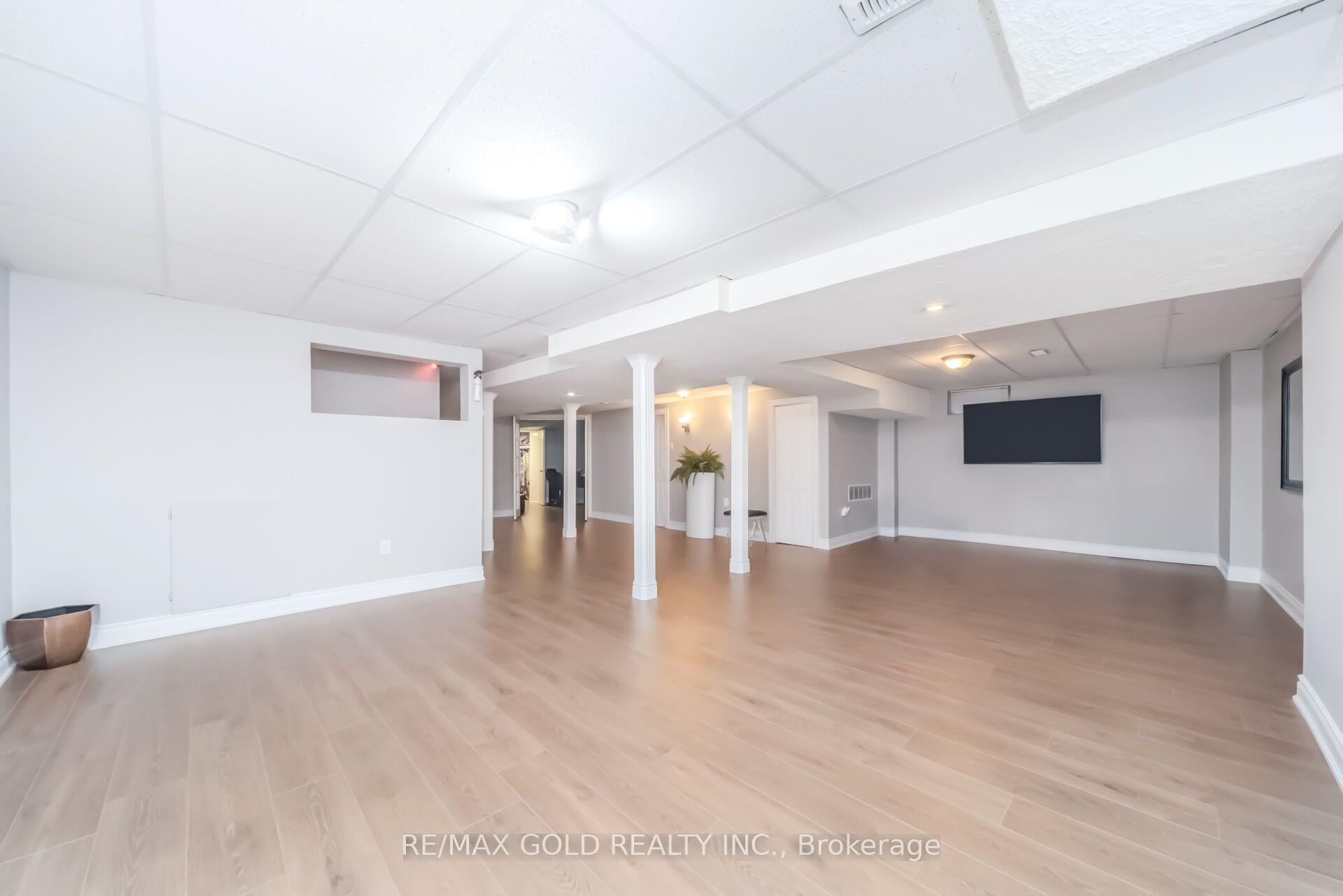 Photo 31 of 15 Newark Way, Brampton, Fletcher's Meadow — HOMEH