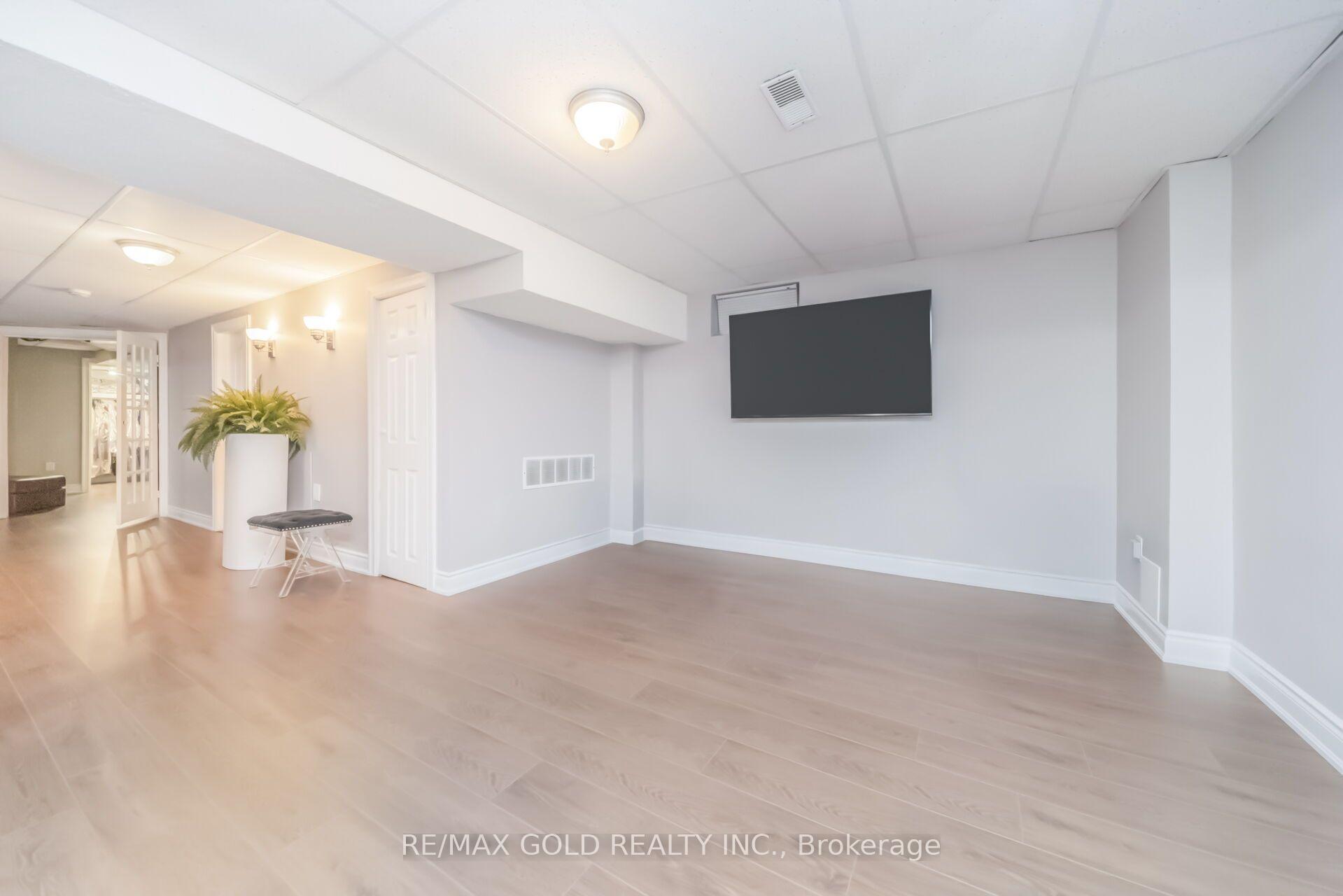 Photo 32 of 15 Newark Way, Brampton, Fletcher's Meadow — HOMEH