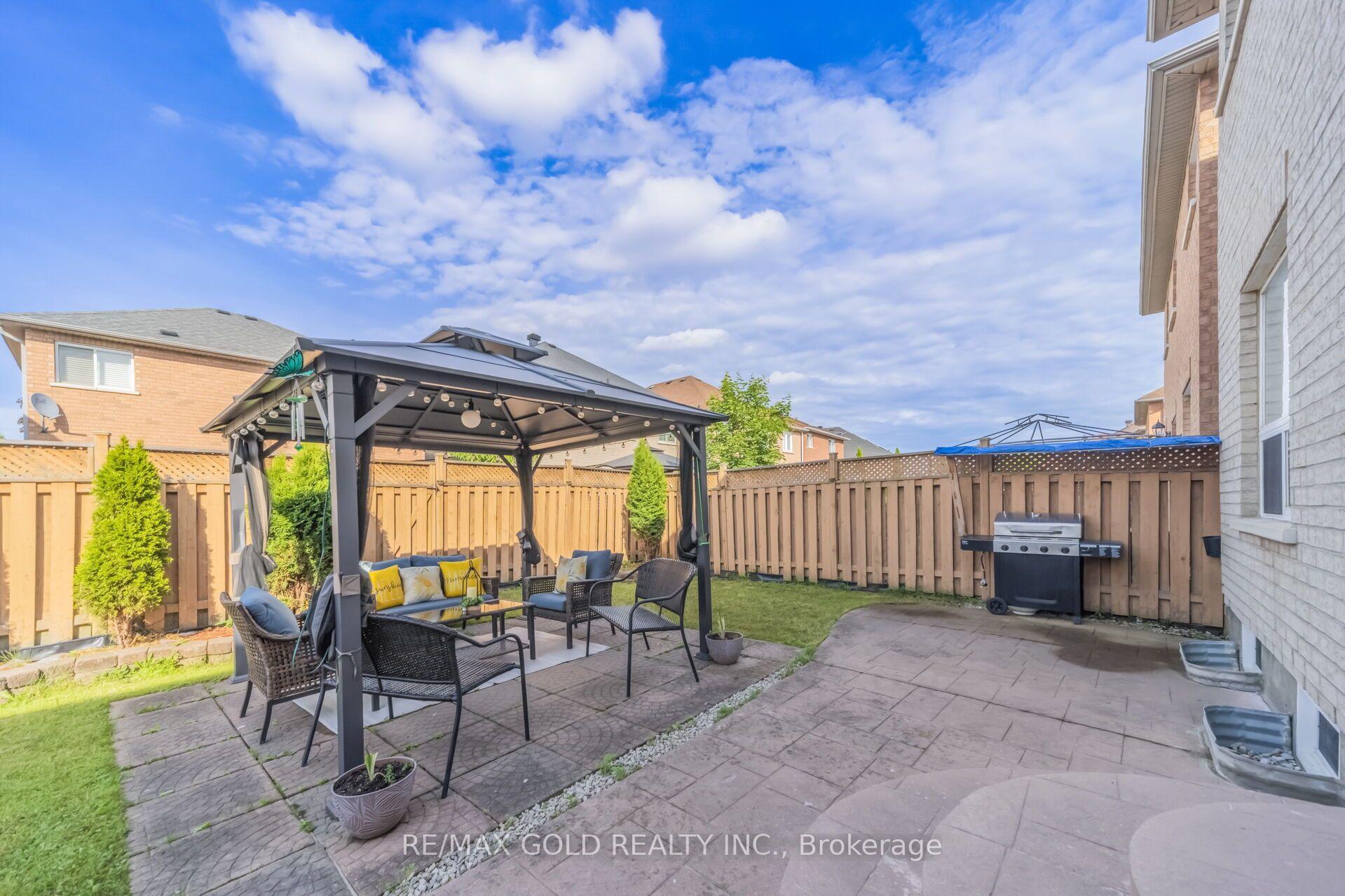 Photo 38 of 15 Newark Way, Brampton, Fletcher's Meadow — HOMEH