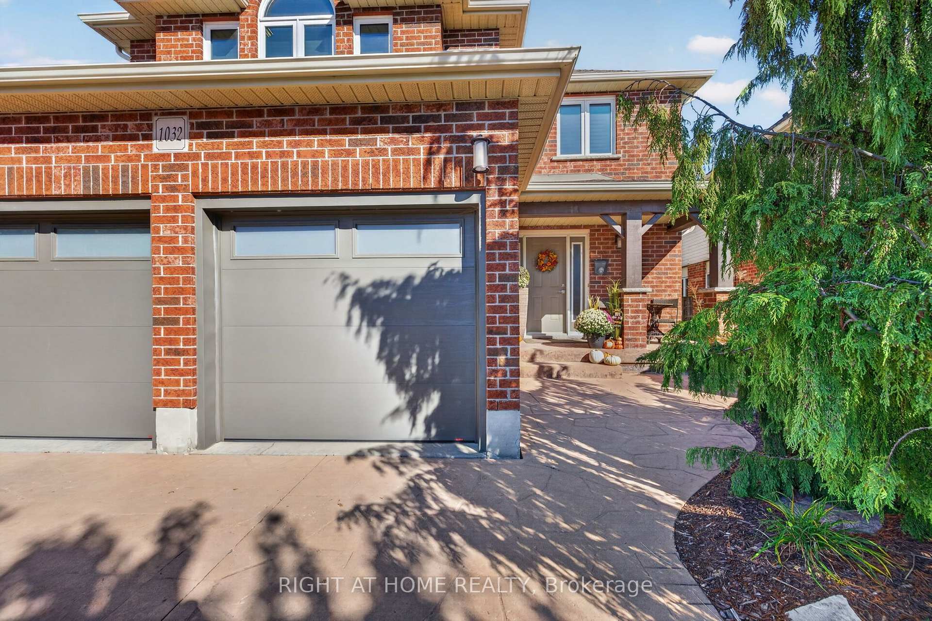 Photo 3 of 1032 Byronmanor Road, London, South K — HOMEH