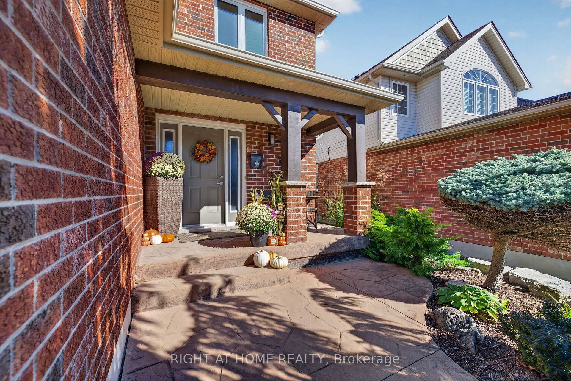 Photo 4 of 1032 Byronmanor Road, London, South K — HOMEH