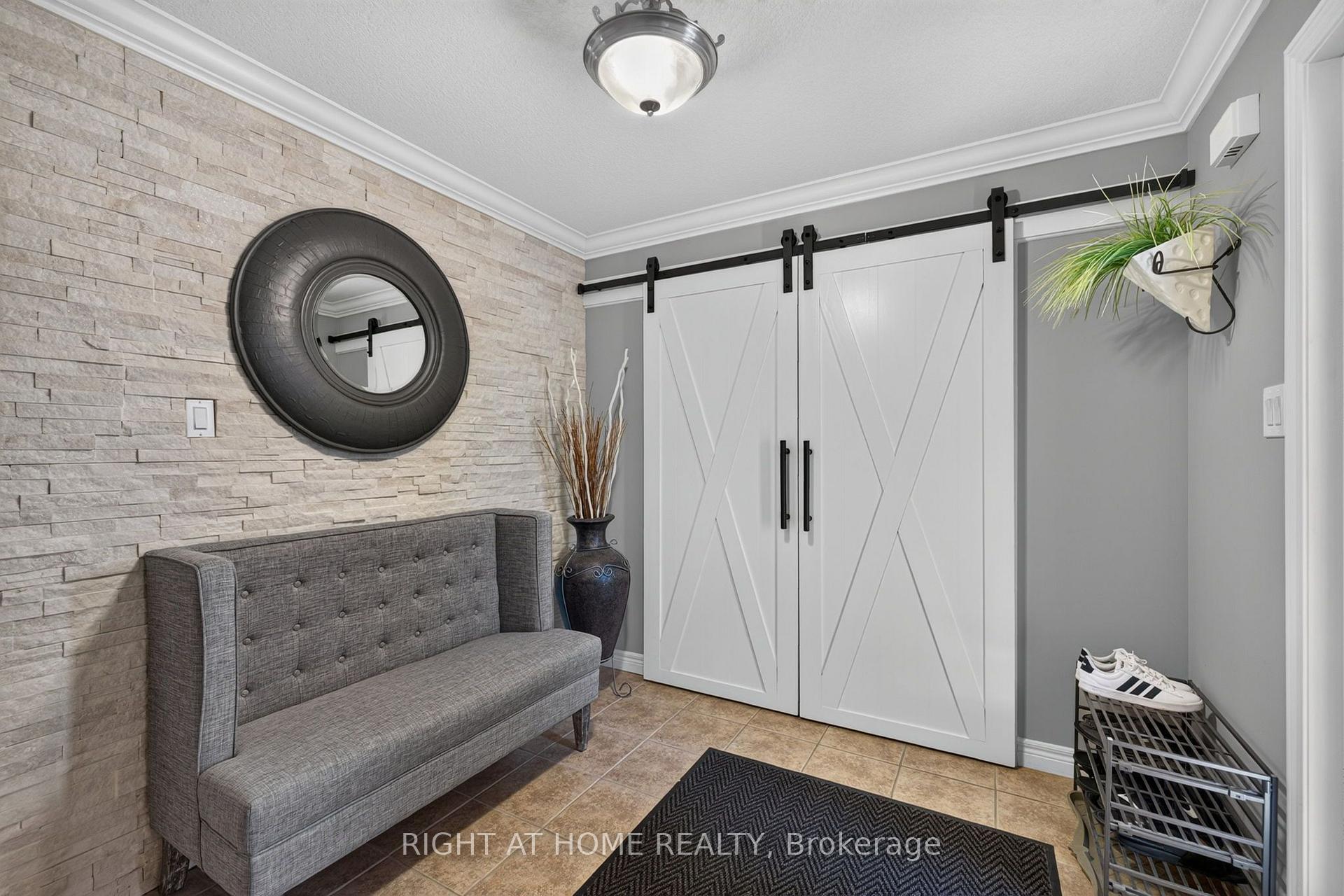 Photo 6 of 1032 Byronmanor Road, London, South K — HOMEH
