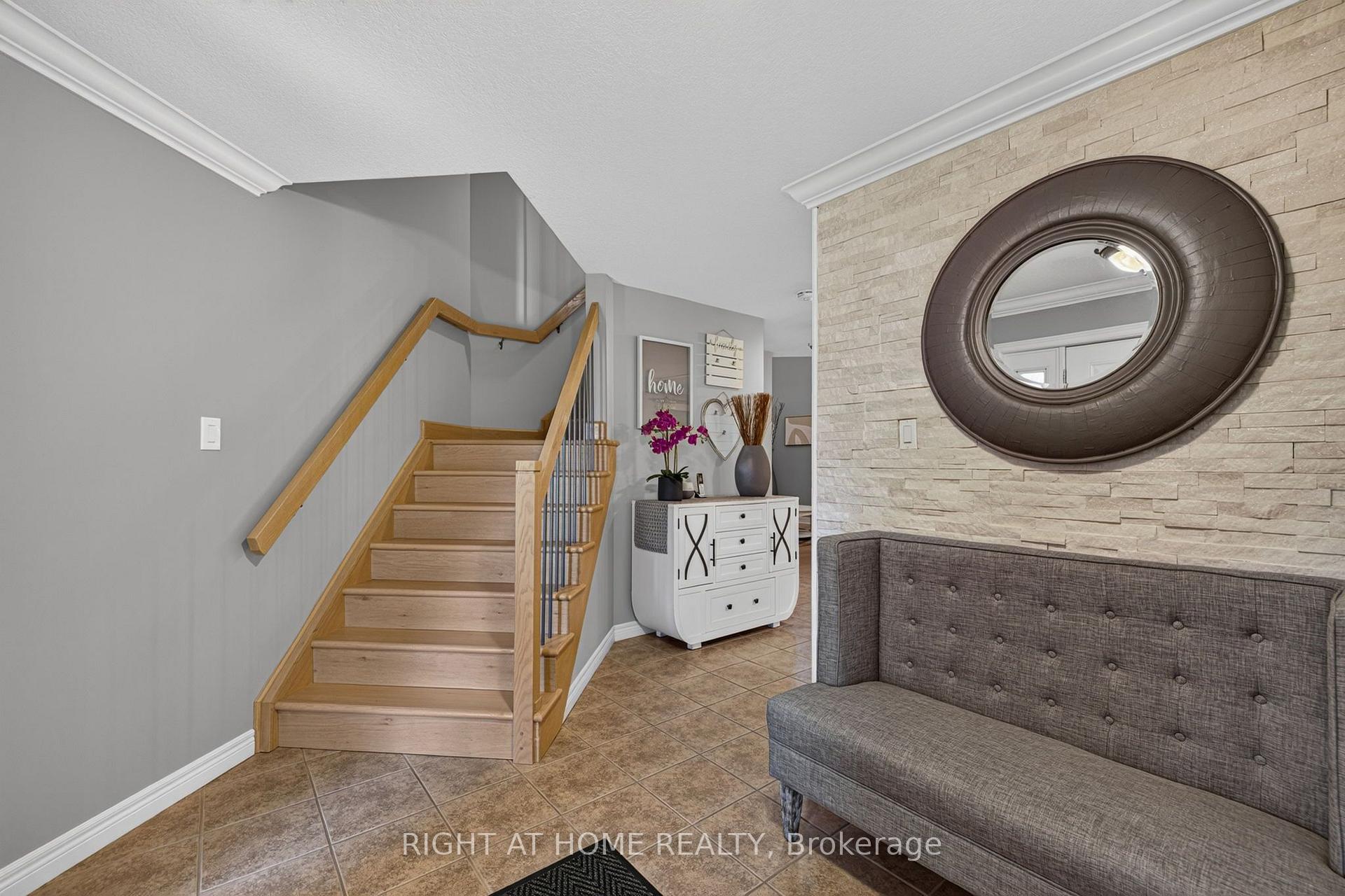 Photo 7 of 1032 Byronmanor Road, London, South K — HOMEH
