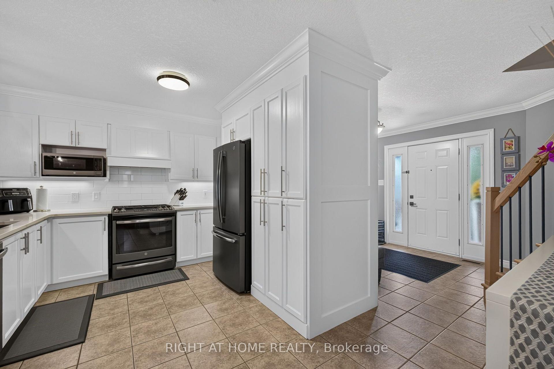 Photo 8 of 1032 Byronmanor Road, London, South K — HOMEH